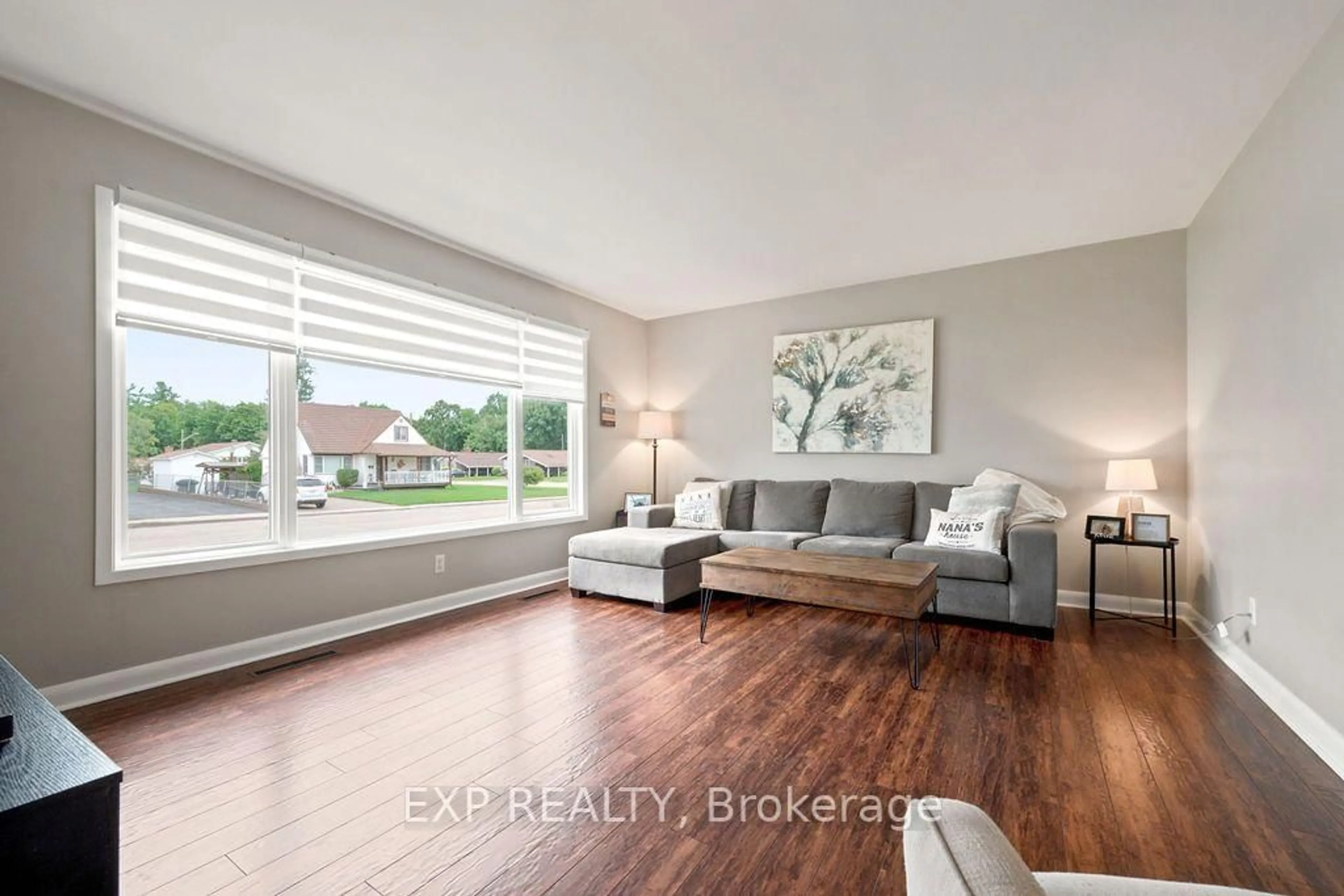 Living room with furniture, unknown for 101 Grant Blvd, Renfrew Ontario K7V 2P3