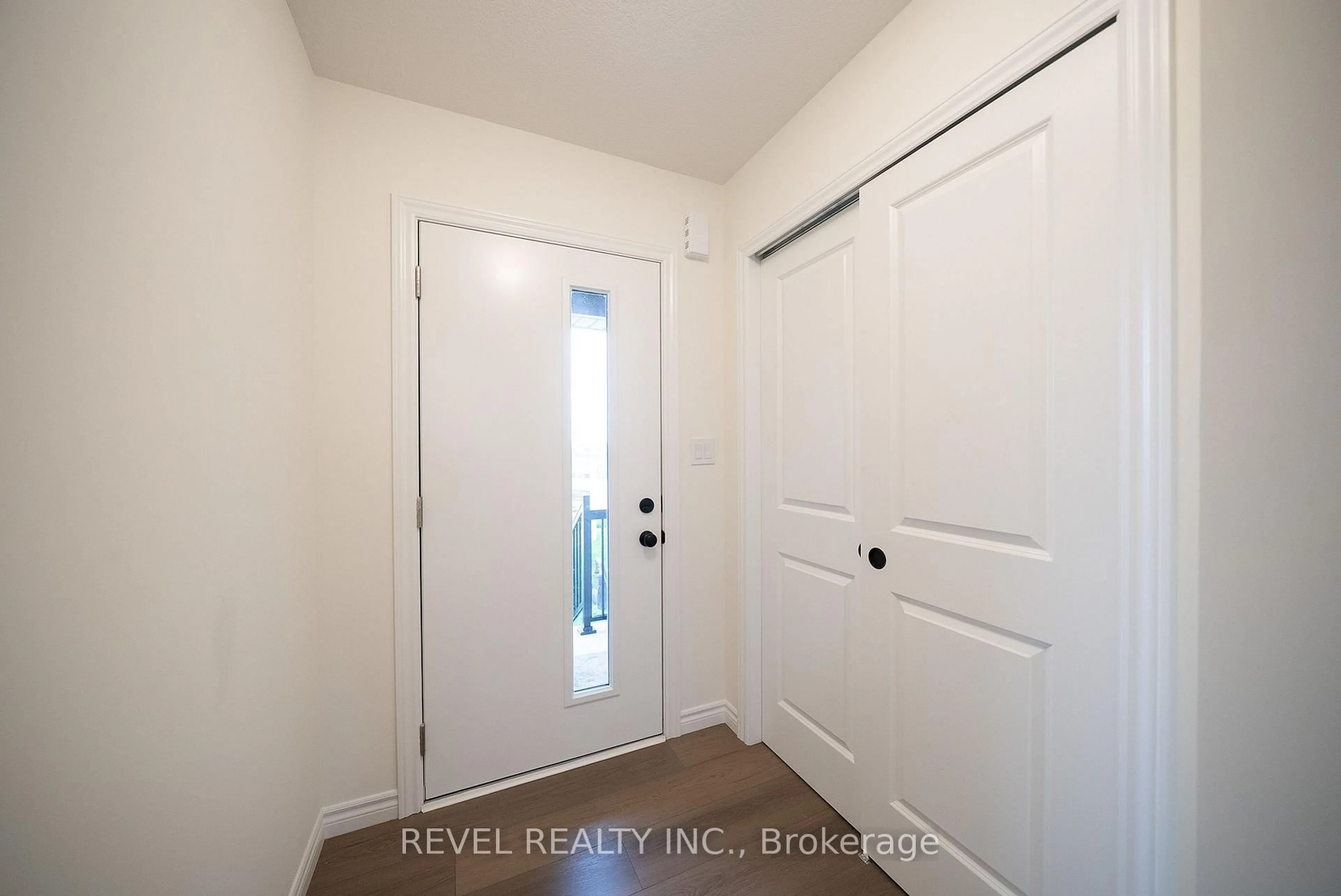 Indoor entryway for 115 Mattingley St, Brant Ontario N3L 0G4