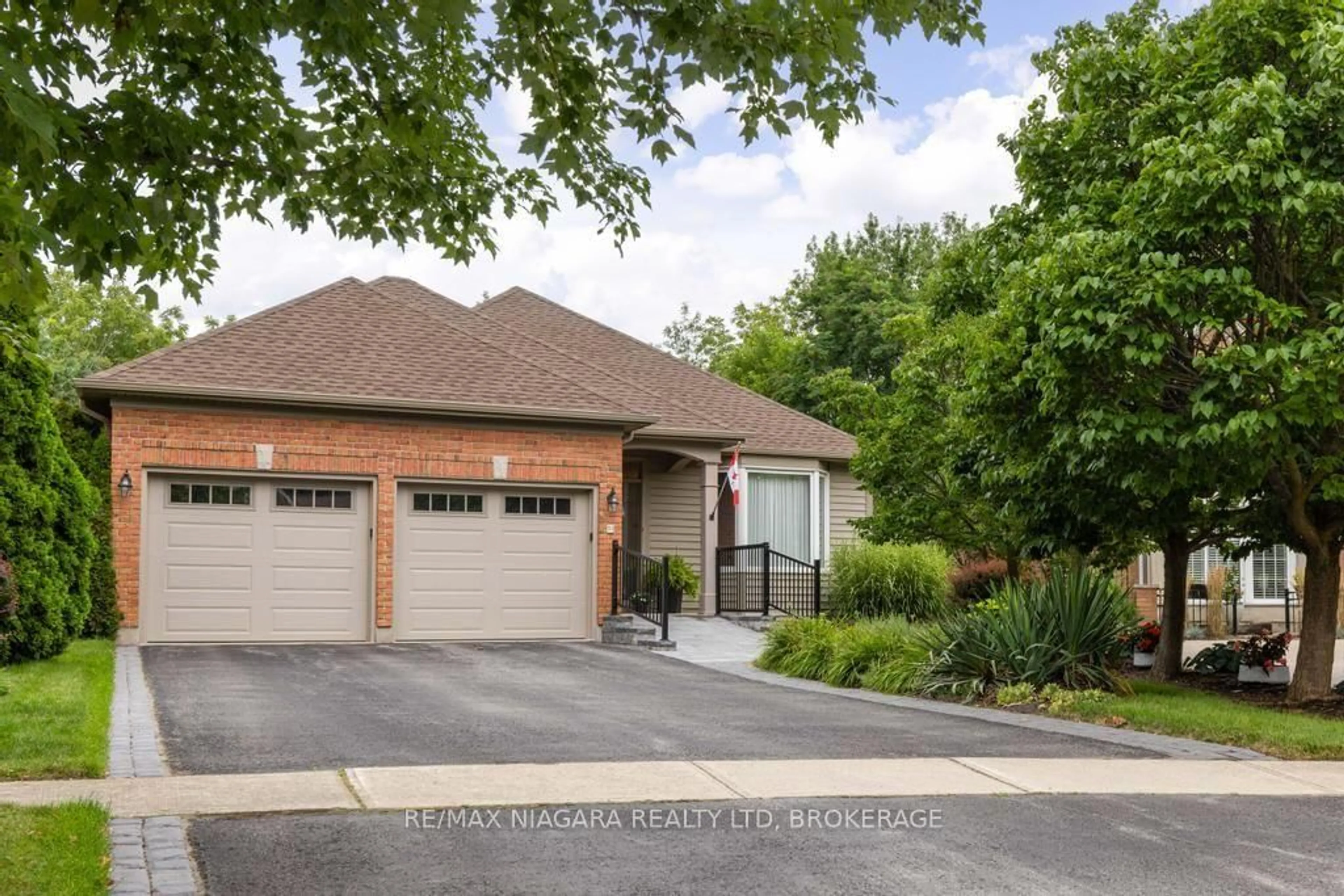 Home with brick exterior material, street for 18 James Street St, Niagara-on-the-Lake Ontario L0S 1J0