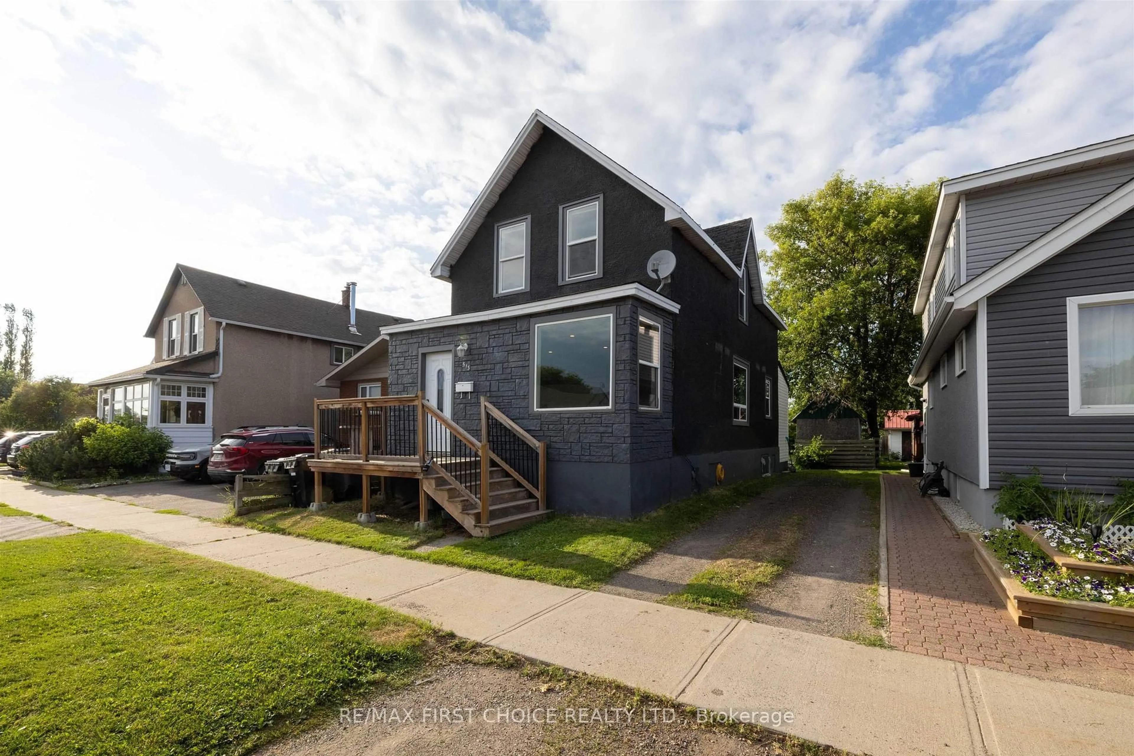 Unknown for 513 Christina St, Thunder Bay Ontario P7E 4P4