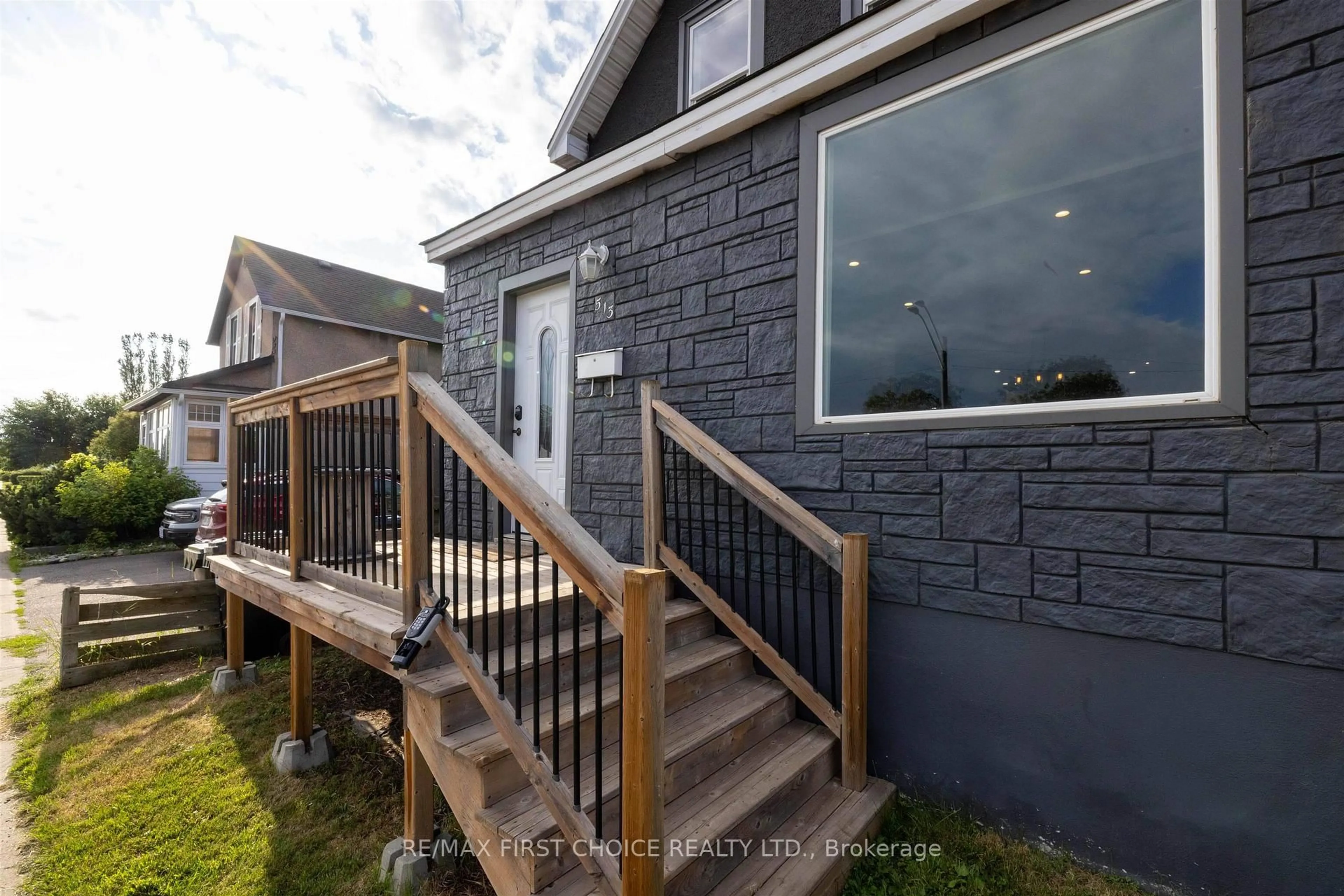 Unknown for 513 Christina St, Thunder Bay Ontario P7E 4P4
