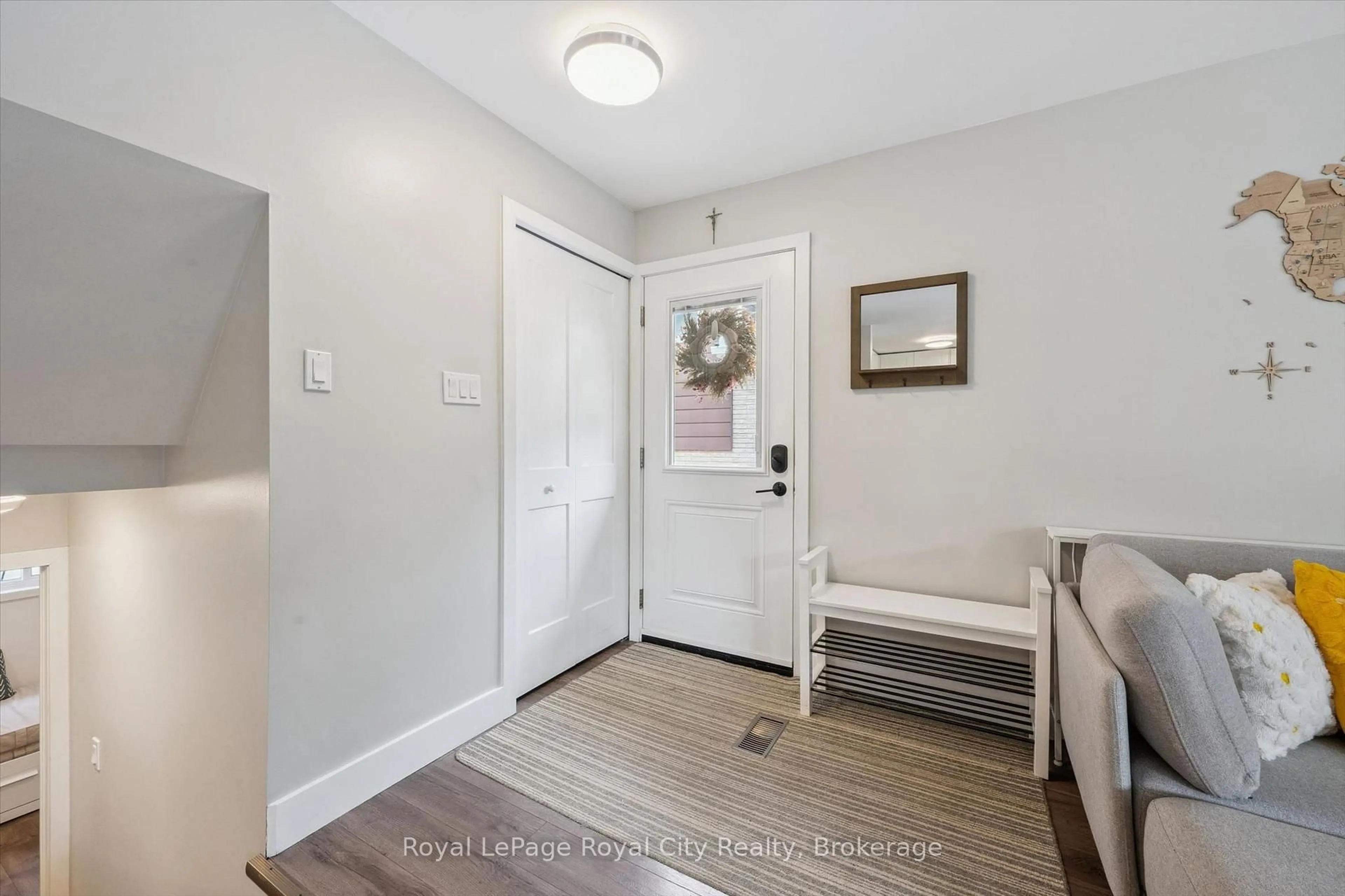 Indoor entryway for 188 Country Club Dr, Guelph Ontario N1E 3L2