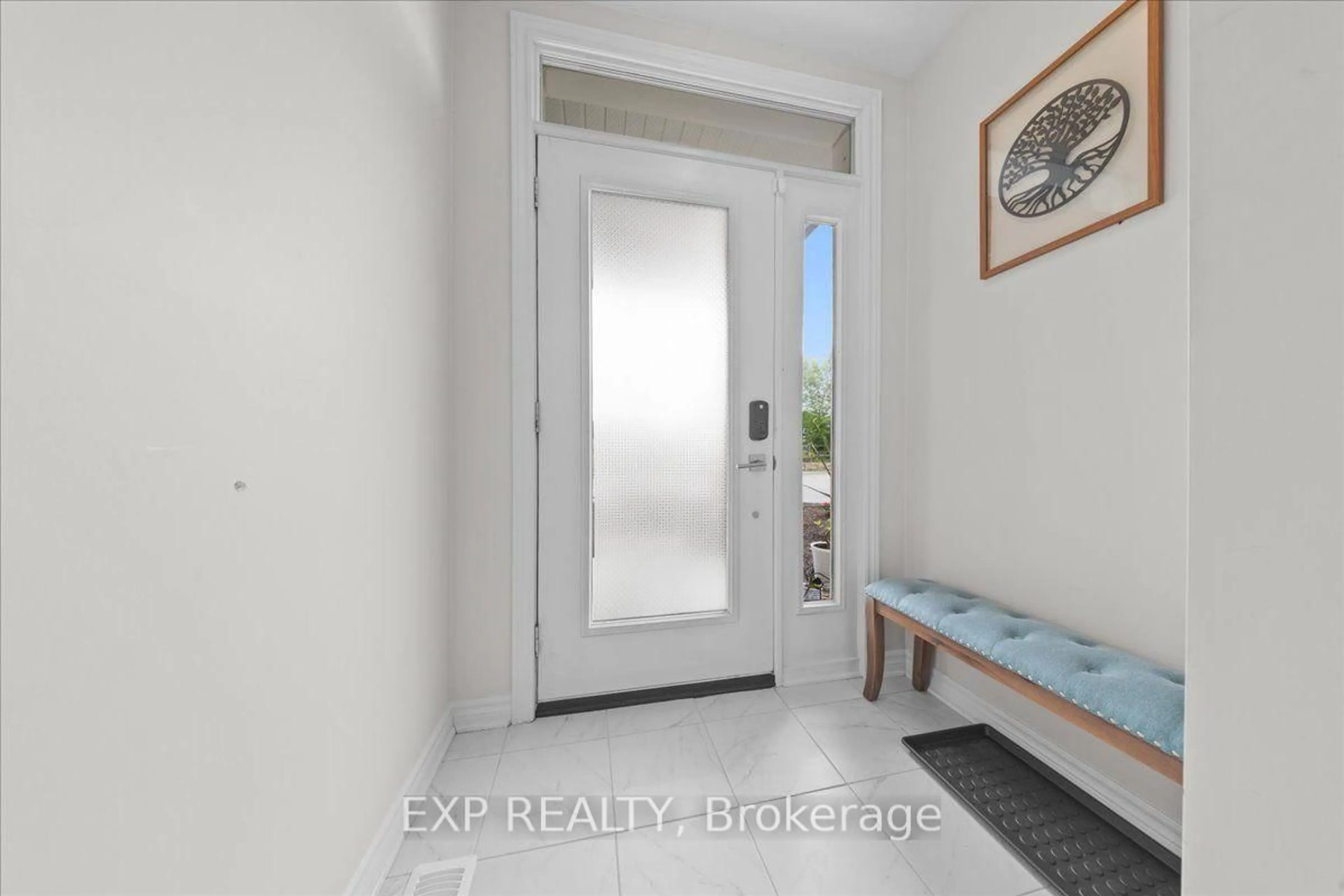 Indoor entryway for 758 Cap Diamant Way, Orleans Ontario K4A 1J9