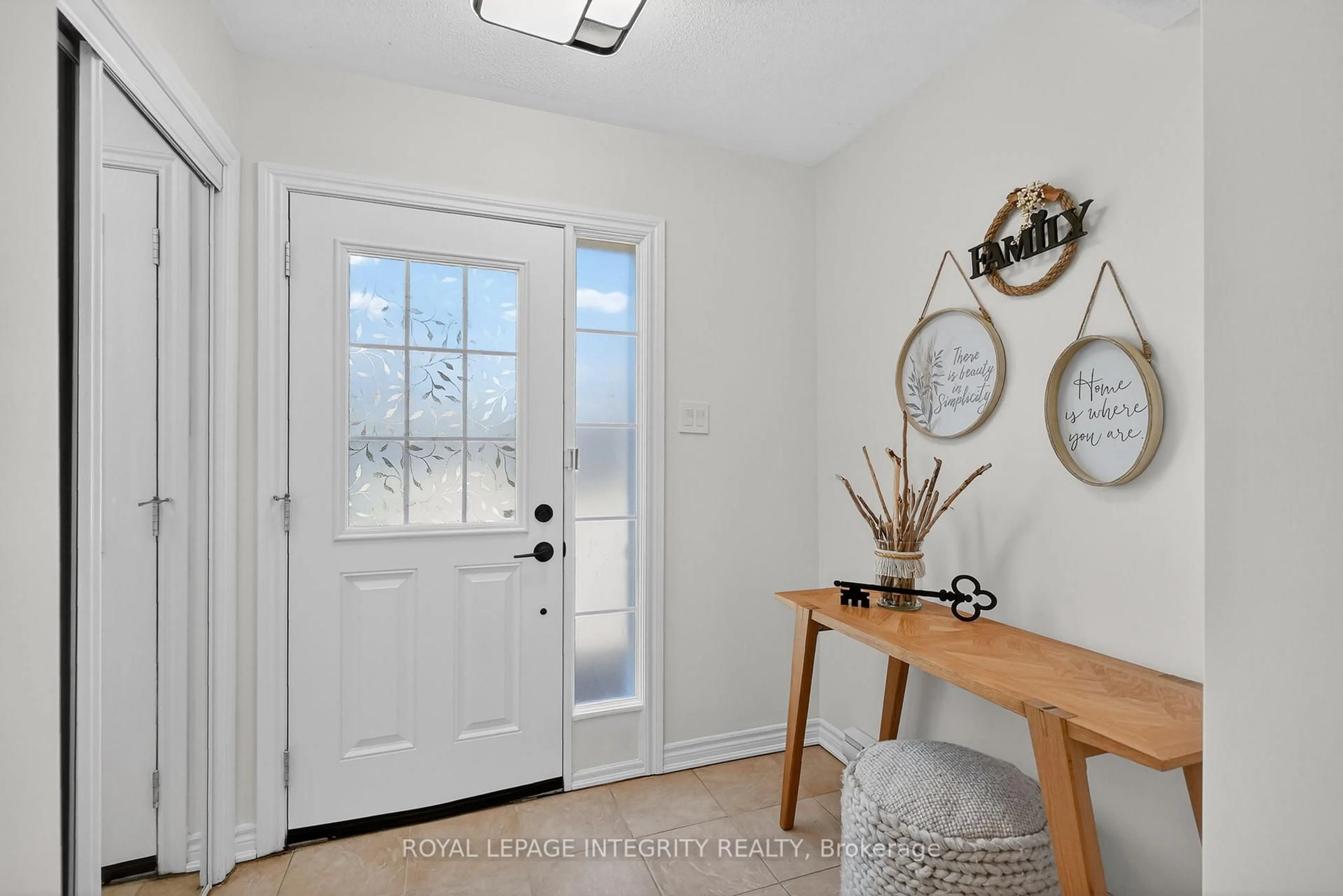 Indoor entryway for 2619 BAYNES SOUND Way, Ottawa Ontario K2J 0X2