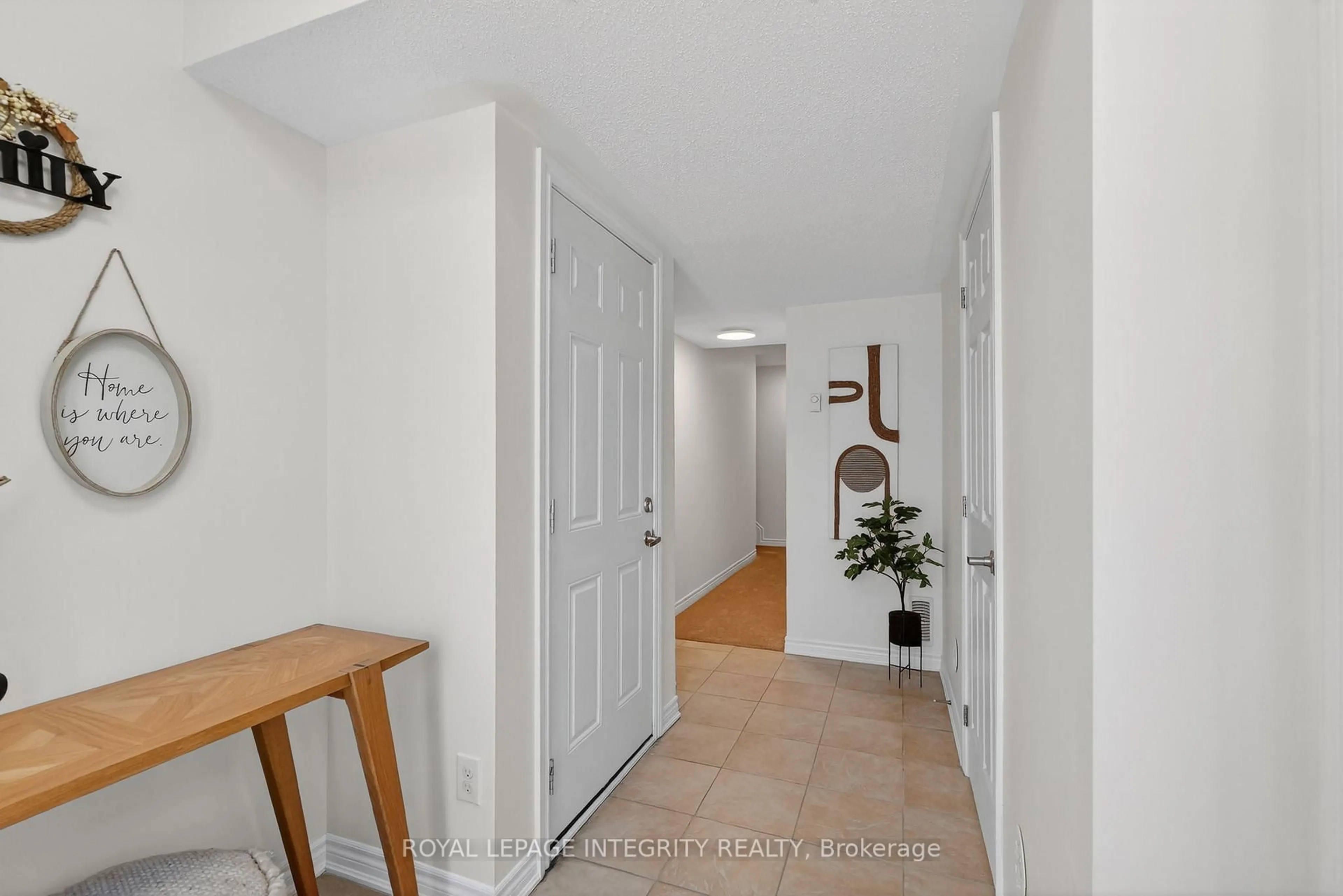 Indoor entryway for 2619 BAYNES SOUND Way, Ottawa Ontario K2J 0X2
