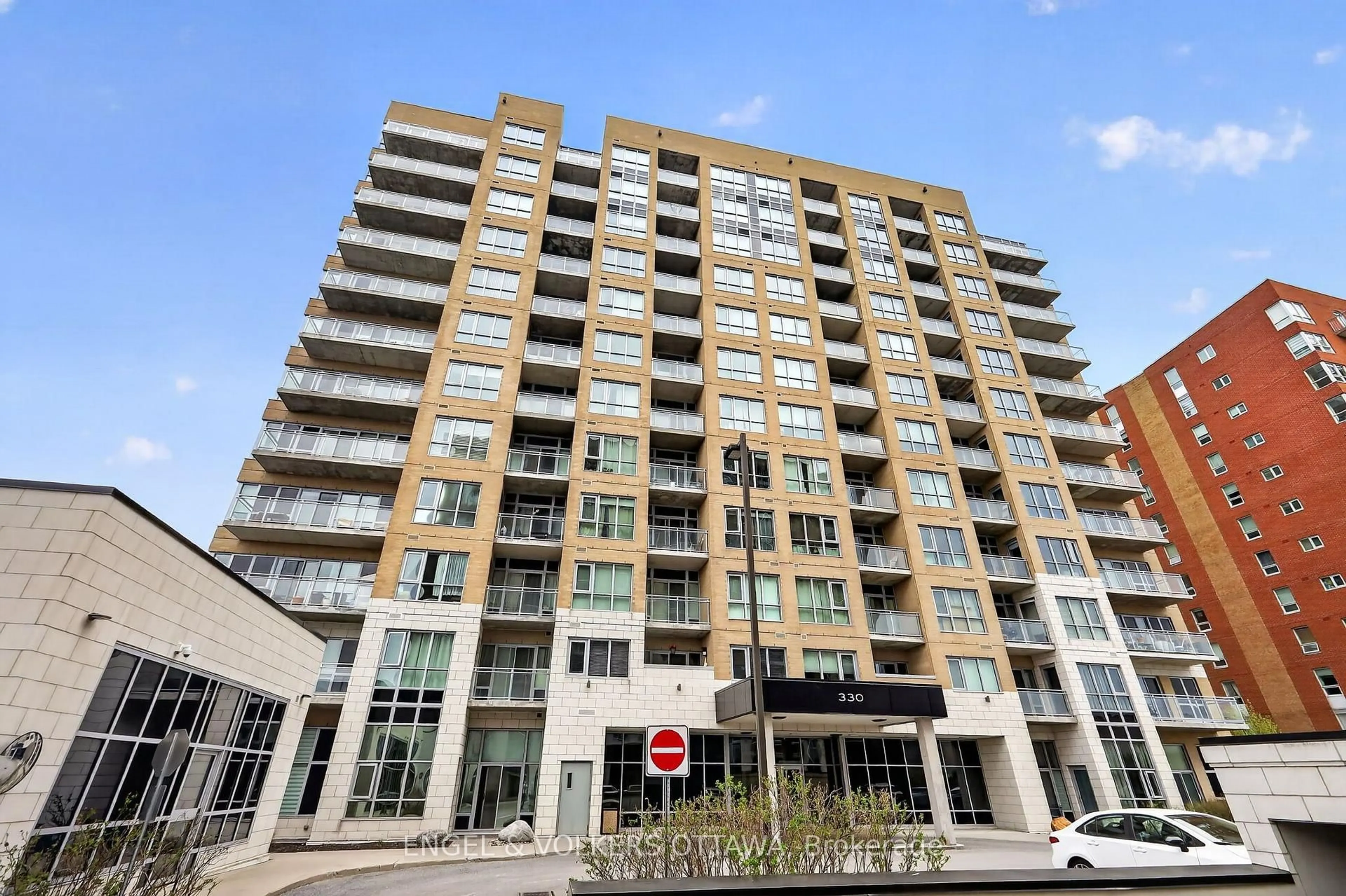 A pic from outside/outdoor area/front of a property/back of a property/a pic from drone, building for 330 Titan Private #711, Ottawa Ontario K2G 1G3