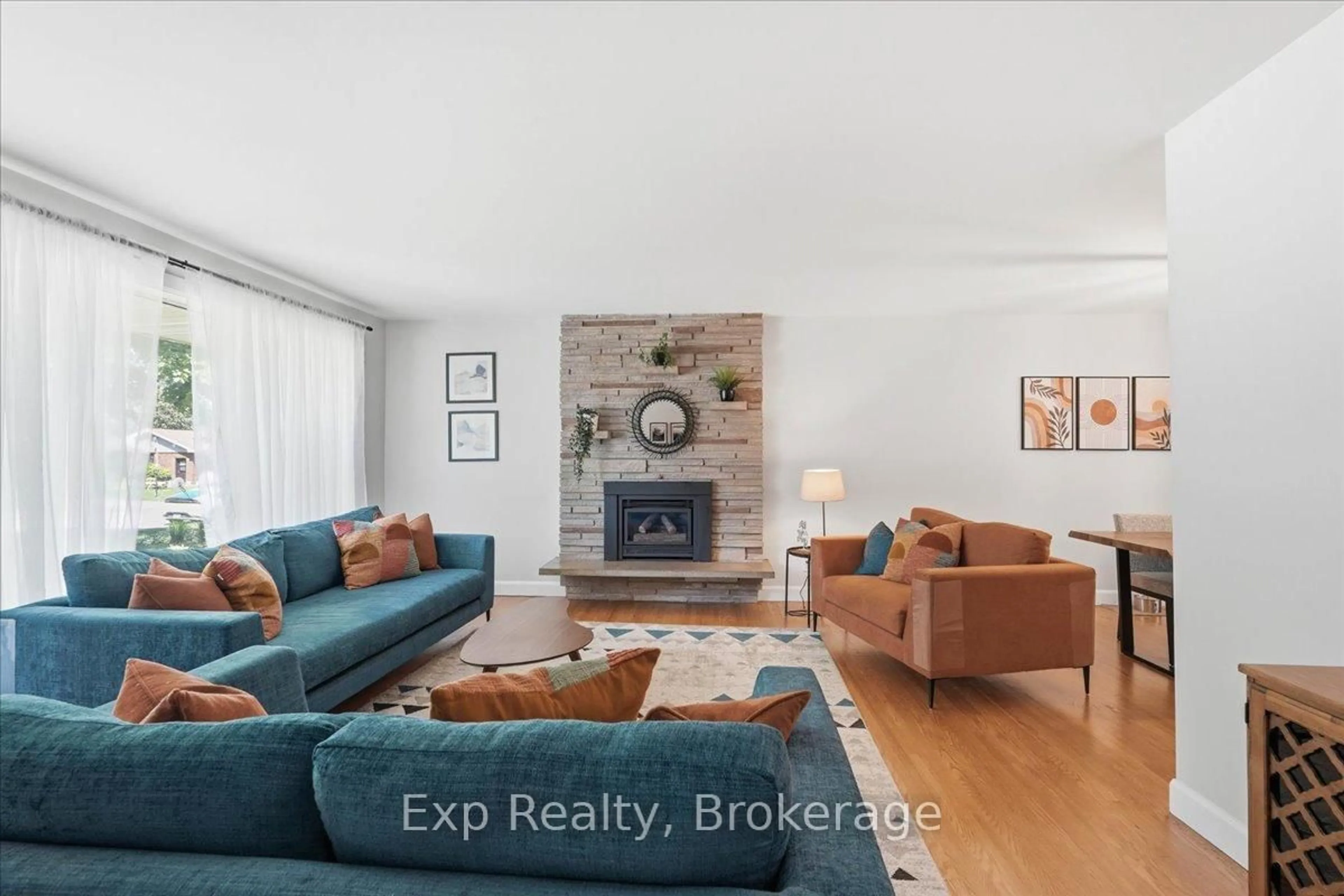 Living room with furniture, unknown for 48 Melrose Cres, Belleville Ontario K8N 1X9