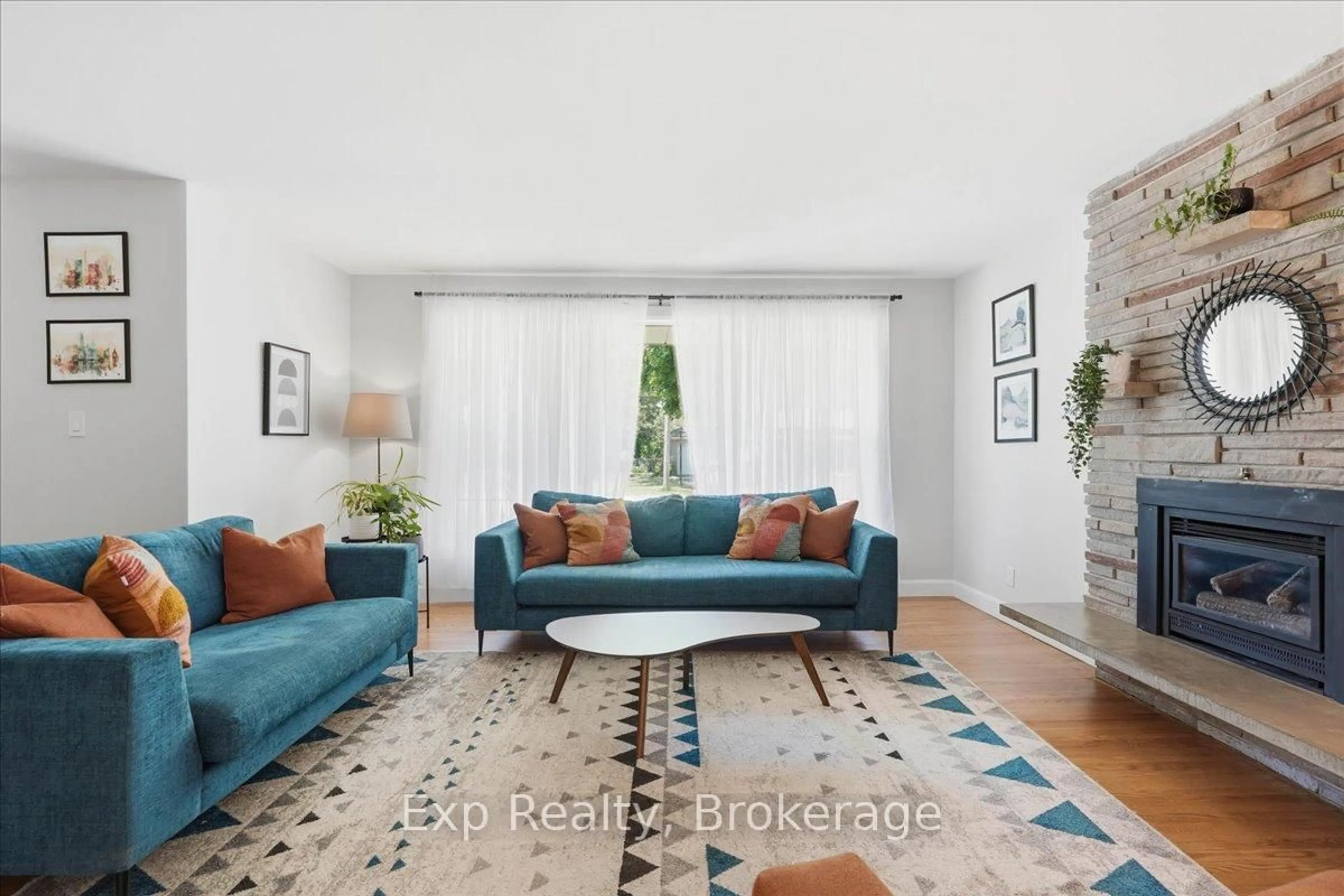 Living room with furniture, unknown for 48 Melrose Cres, Belleville Ontario K8N 1X9
