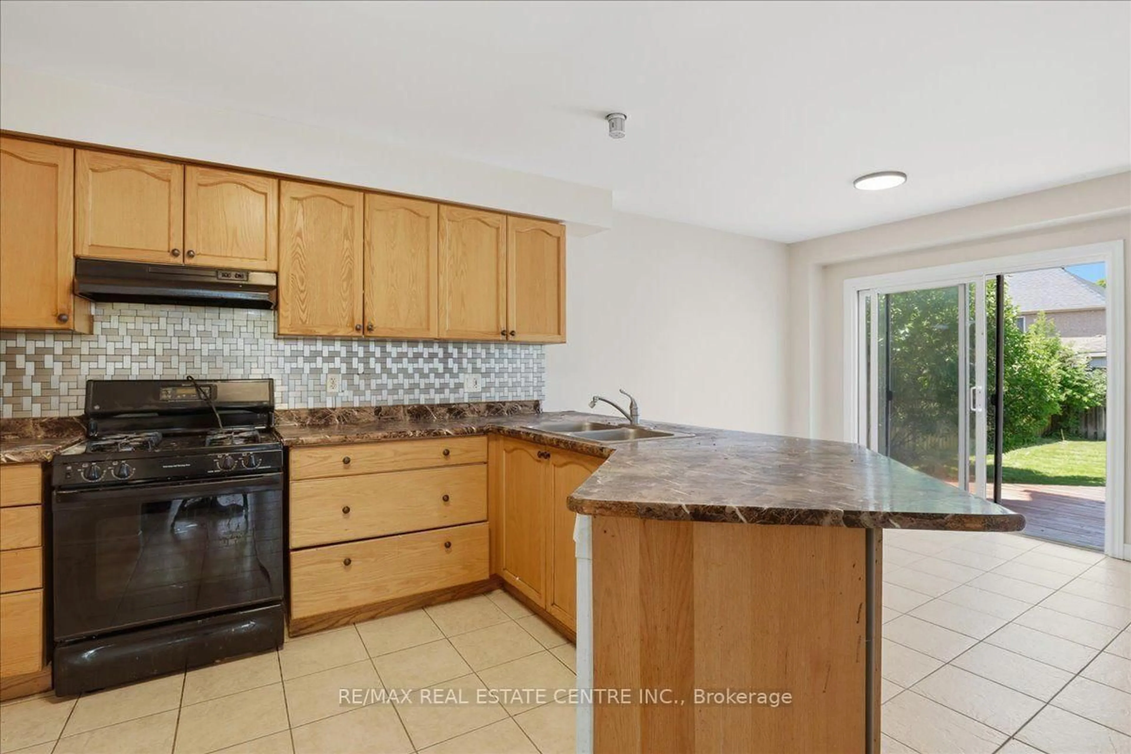 Standard kitchen, ceramic/tile floor for 43 Decaro Cres, Cambridge Ontario N3C 4N1