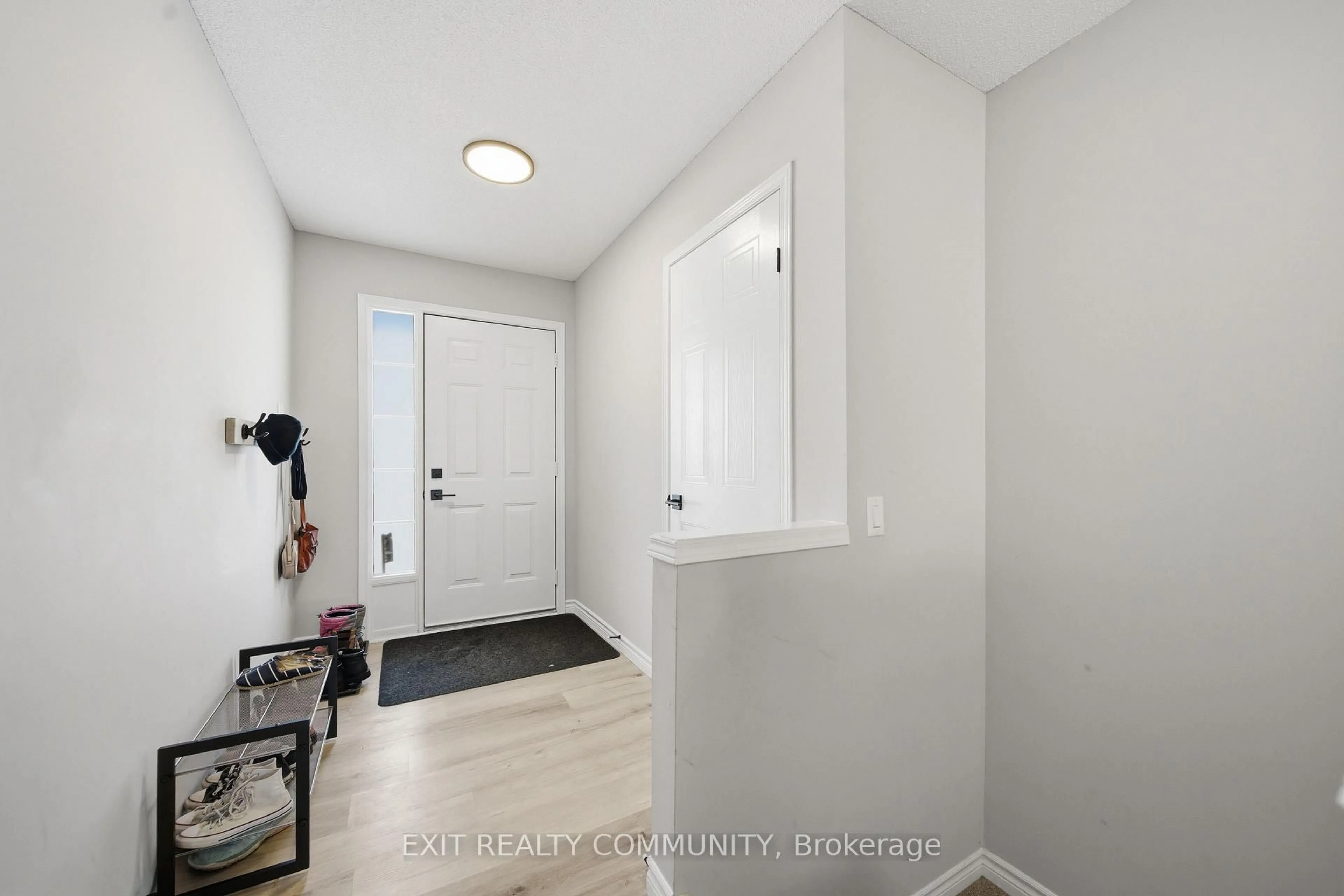 Indoor entryway for 601 Grenfell Dr #15, London North Ontario N5X 4E4