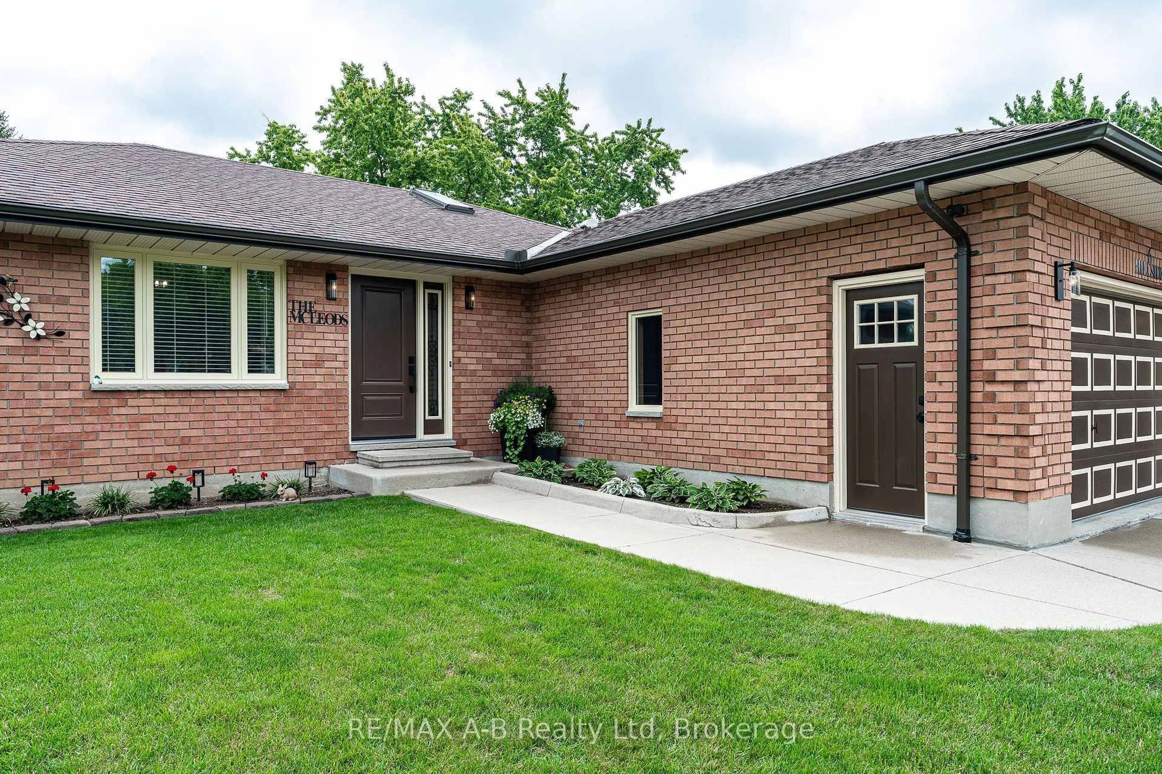 Home with brick exterior material, street for 6 Hillside Crt, St. Marys Ontario N4X 1C3