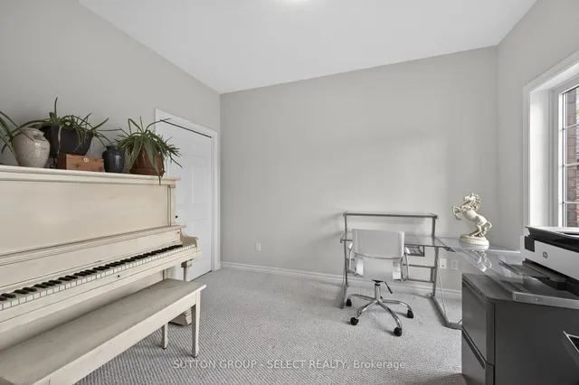 135 Plane Tree Dr, London North 5