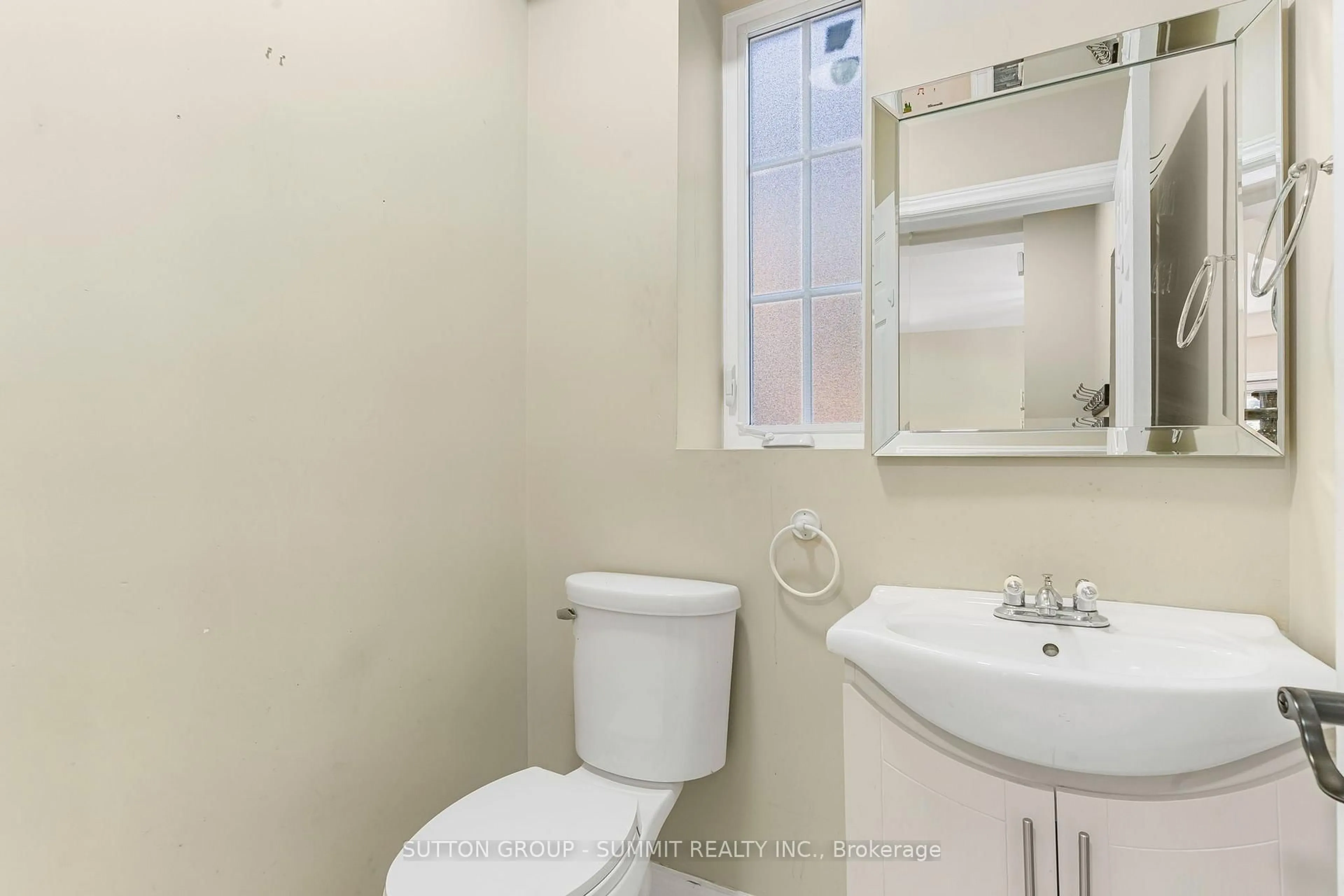 Standard bathroom, unknown for 403 Niagara St, Welland Ontario L3C 1L3