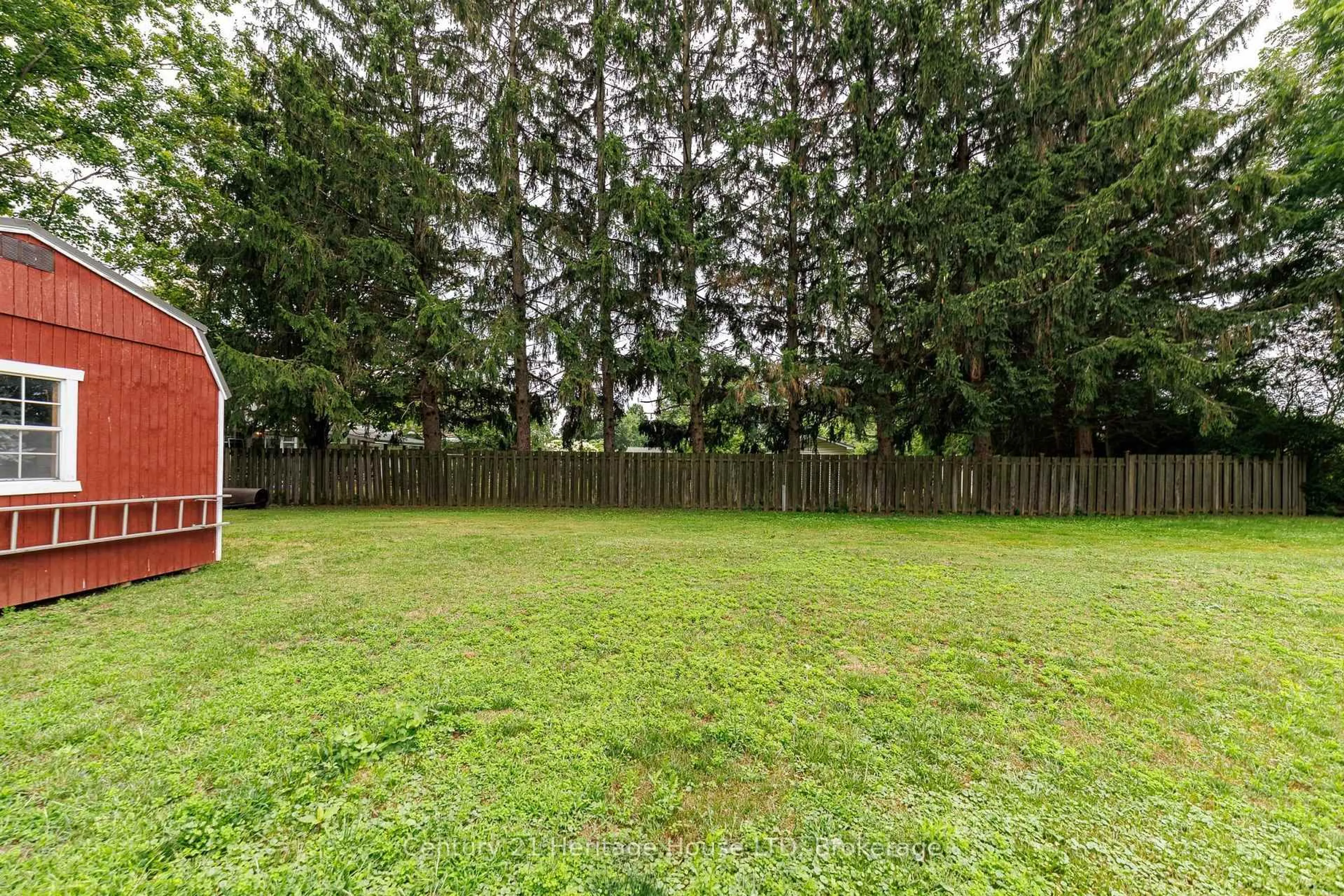 Patio, forest/trees view for 182 Bertie St, Fort Erie Ontario L2A 1Z1