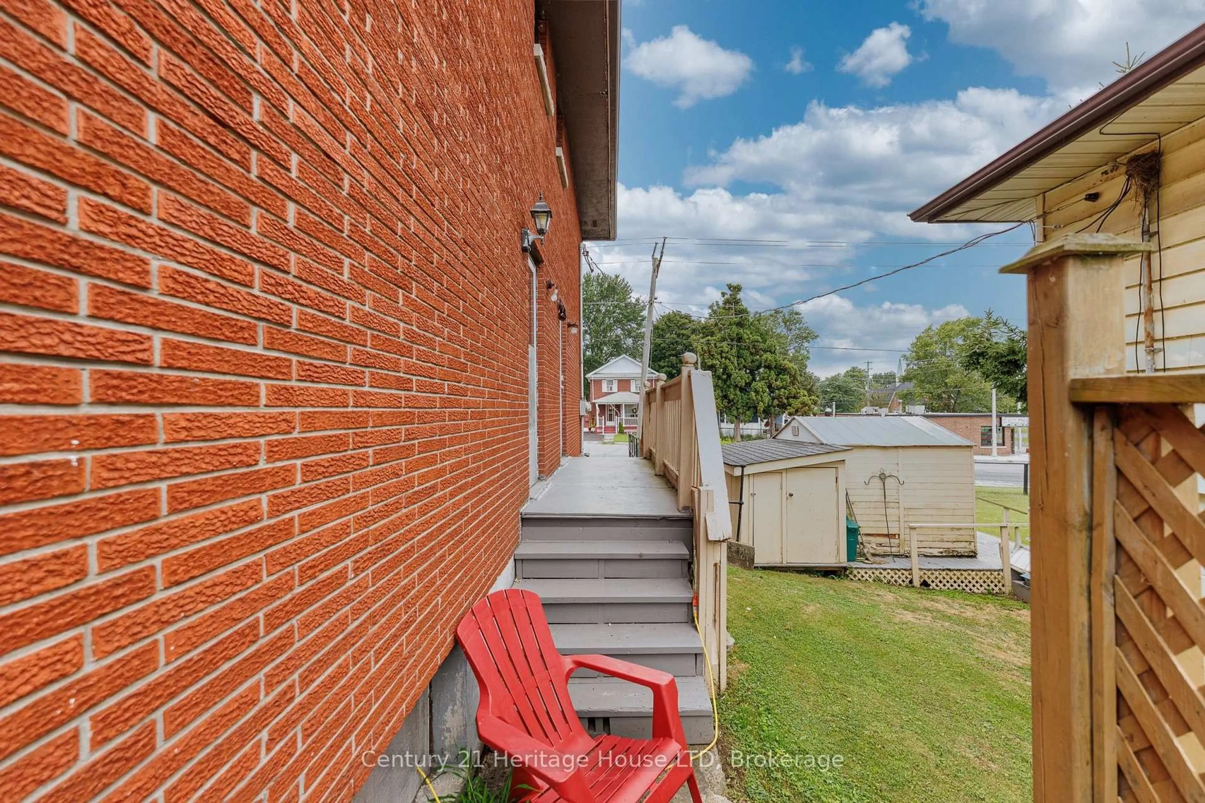 Patio, street for 146 Central Ave, Fort Erie Ontario L2A 3S7