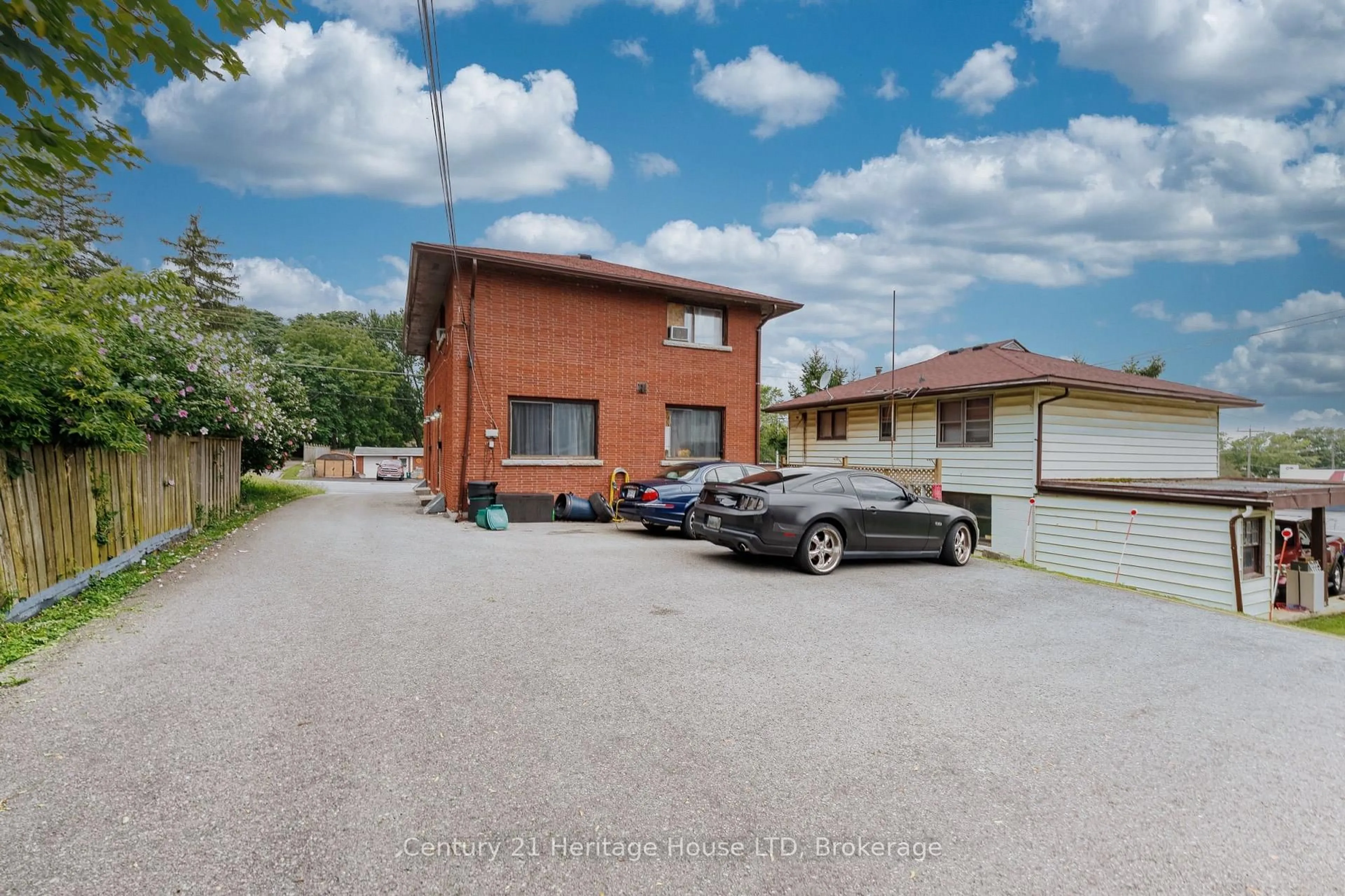 A pic from outside/outdoor area/front of a property/back of a property/a pic from drone, street for 146 Central Ave, Fort Erie Ontario L2A 3S7