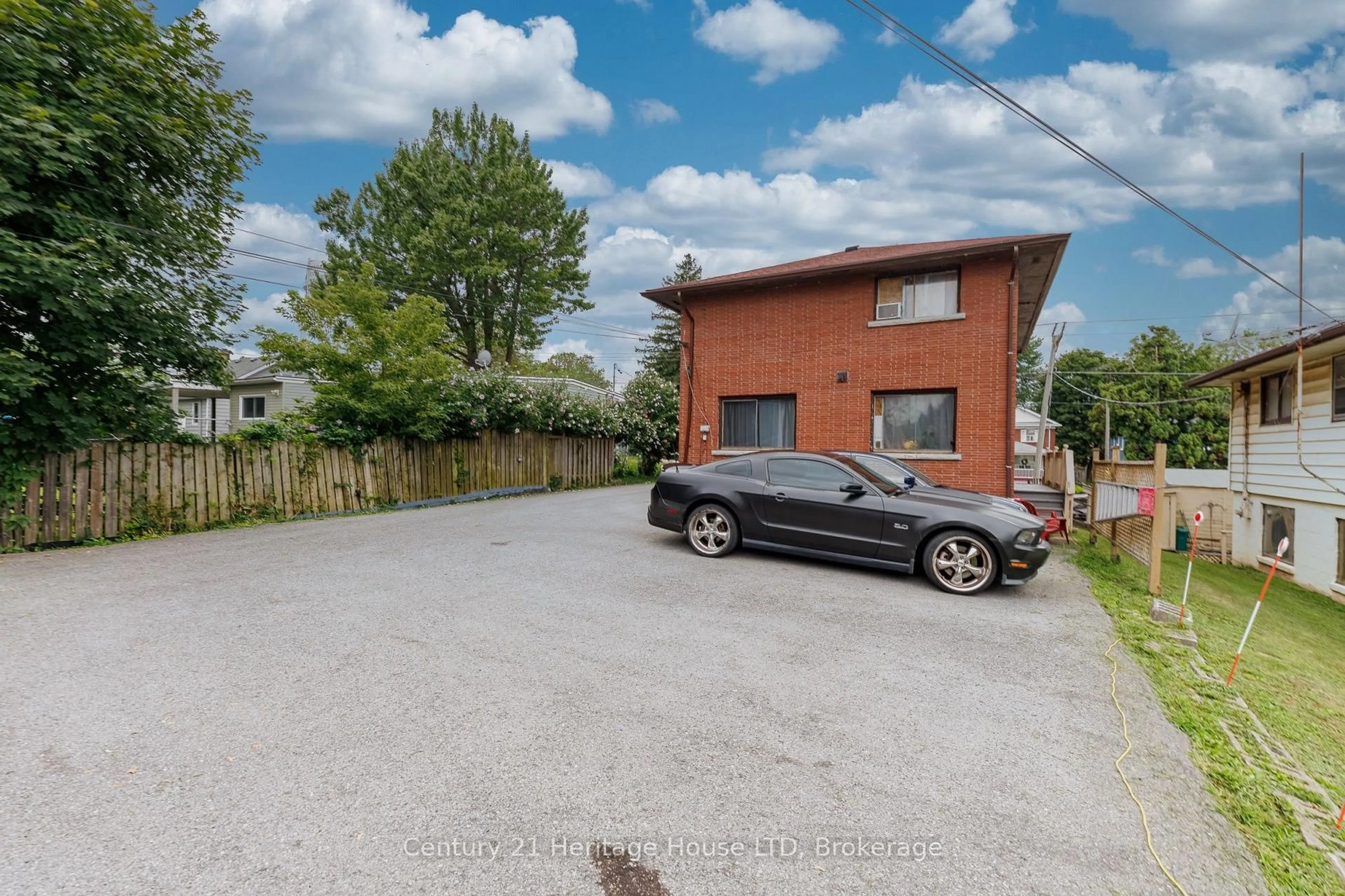 A pic from outside/outdoor area/front of a property/back of a property/a pic from drone, street for 146 Central Ave, Fort Erie Ontario L2A 3S7