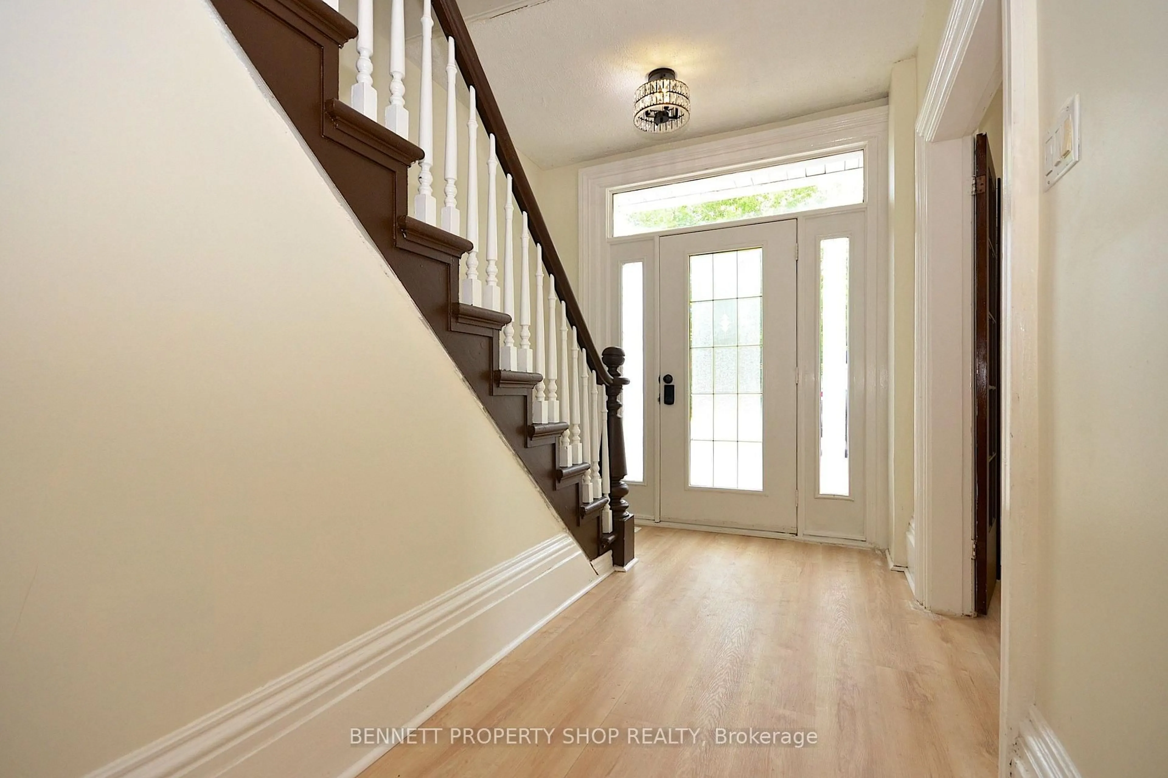 Indoor entryway for 15 Daniel St, Arnprior Ontario K7S 2K4