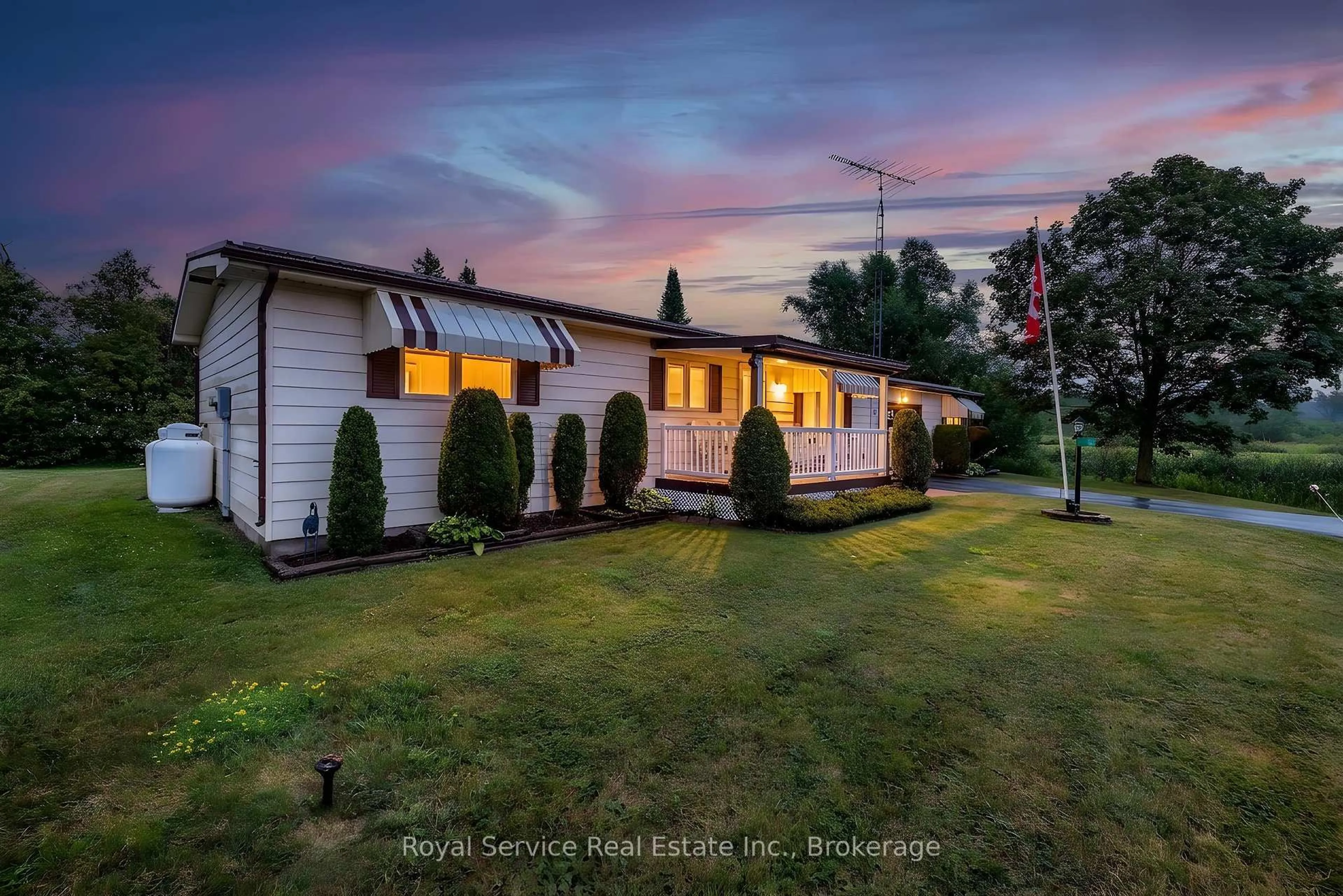 A pic from outside/outdoor area/front of a property/back of a property/a pic from drone, street for 16 Vista Dr, Kawartha Lakes Ontario K9V 0H7