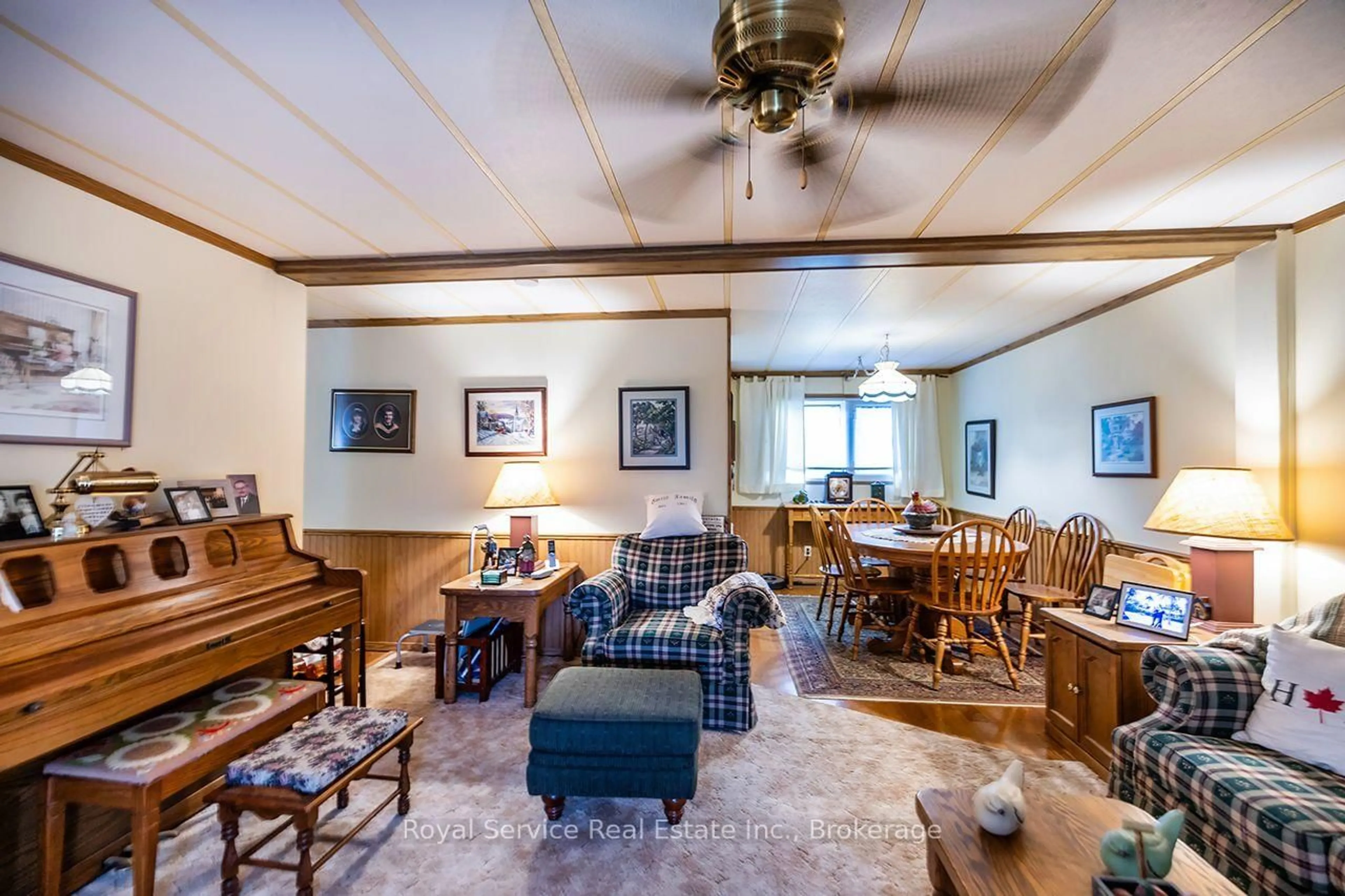 Living room with furniture, unknown for 16 Vista Dr, Kawartha Lakes Ontario K9V 0H7