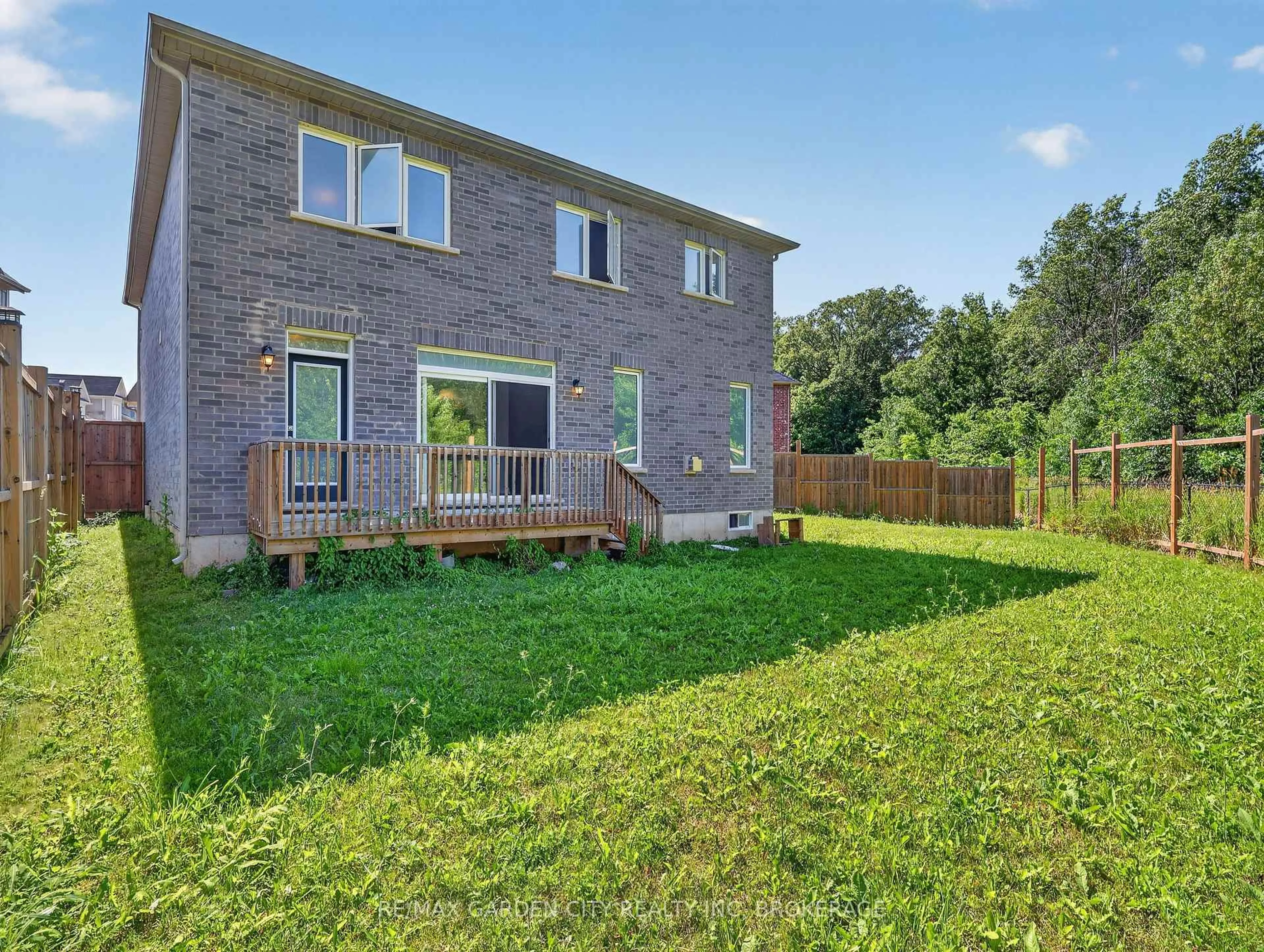 A pic from outside/outdoor area/front of a property/back of a property/a pic from drone, unknown for 7568 Tupelo Cres, Niagara Falls Ontario L2H 3S5