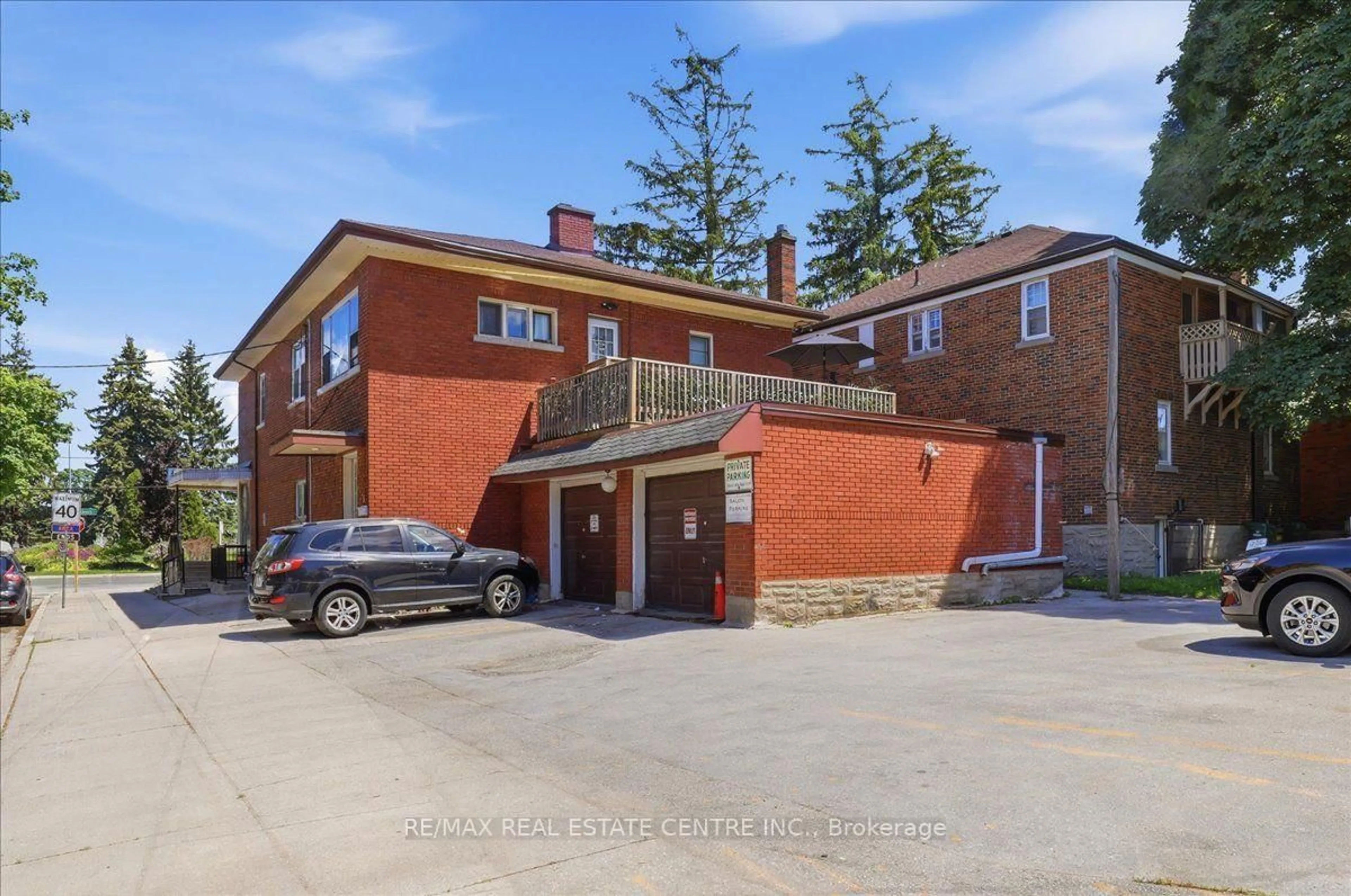 Unknown for 744 Queen St, Kitchener Ontario N2M 1A4