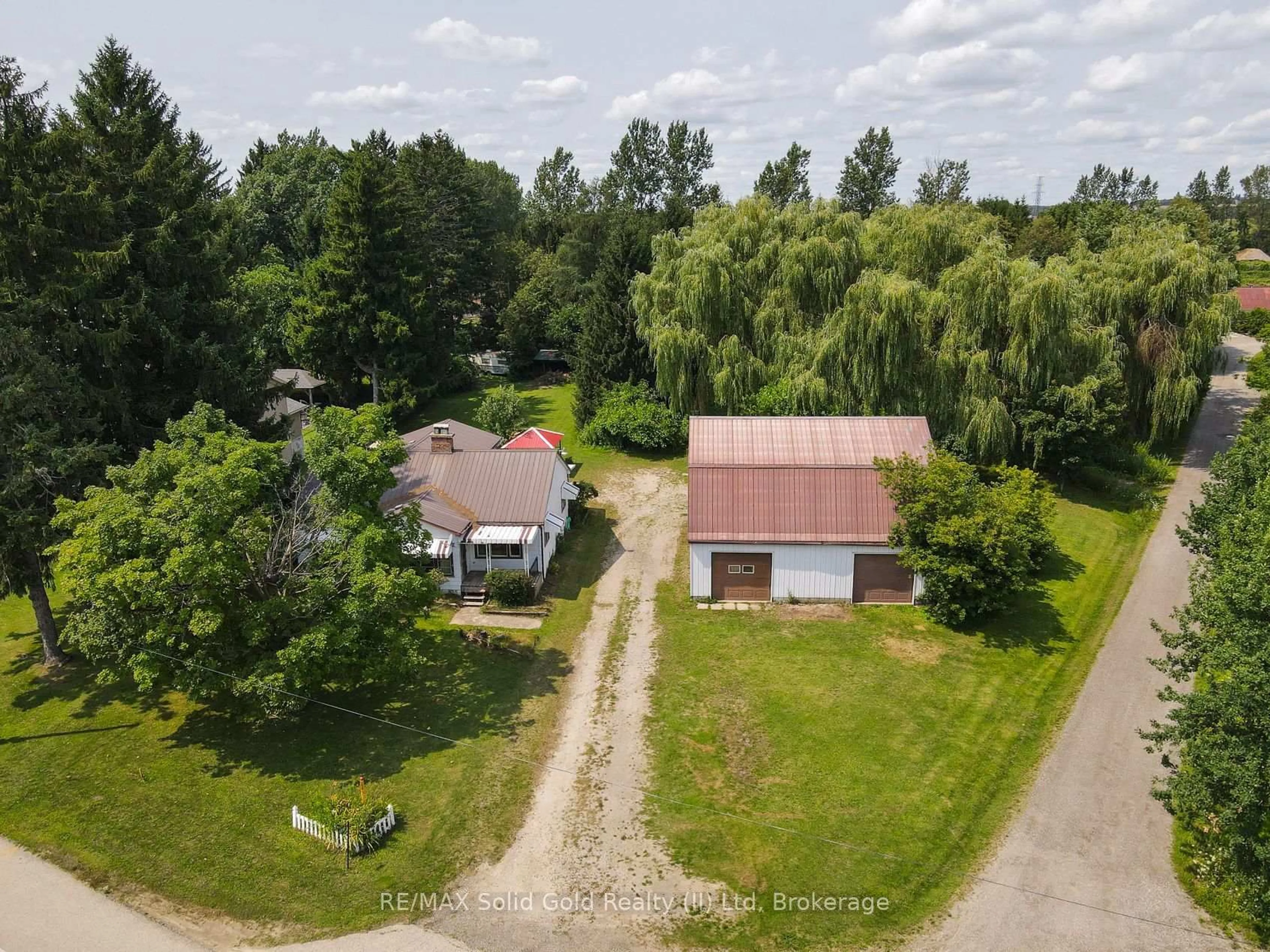 A pic from outside/outdoor area/front of a property/back of a property/a pic from drone, unknown for 1310 Snyders Rd, Wilmot Ontario N3A 3L3