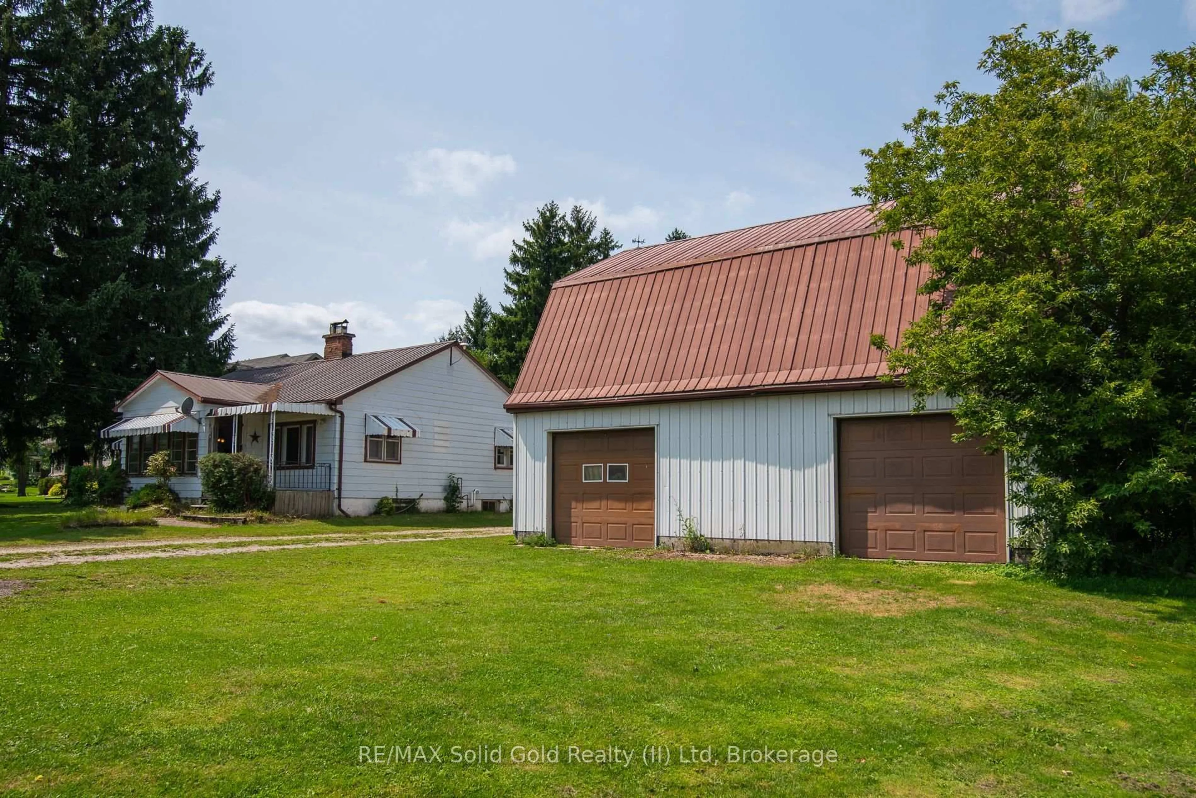 A pic from outside/outdoor area/front of a property/back of a property/a pic from drone, street for 1310 Snyders Rd, Wilmot Ontario N3A 3L3
