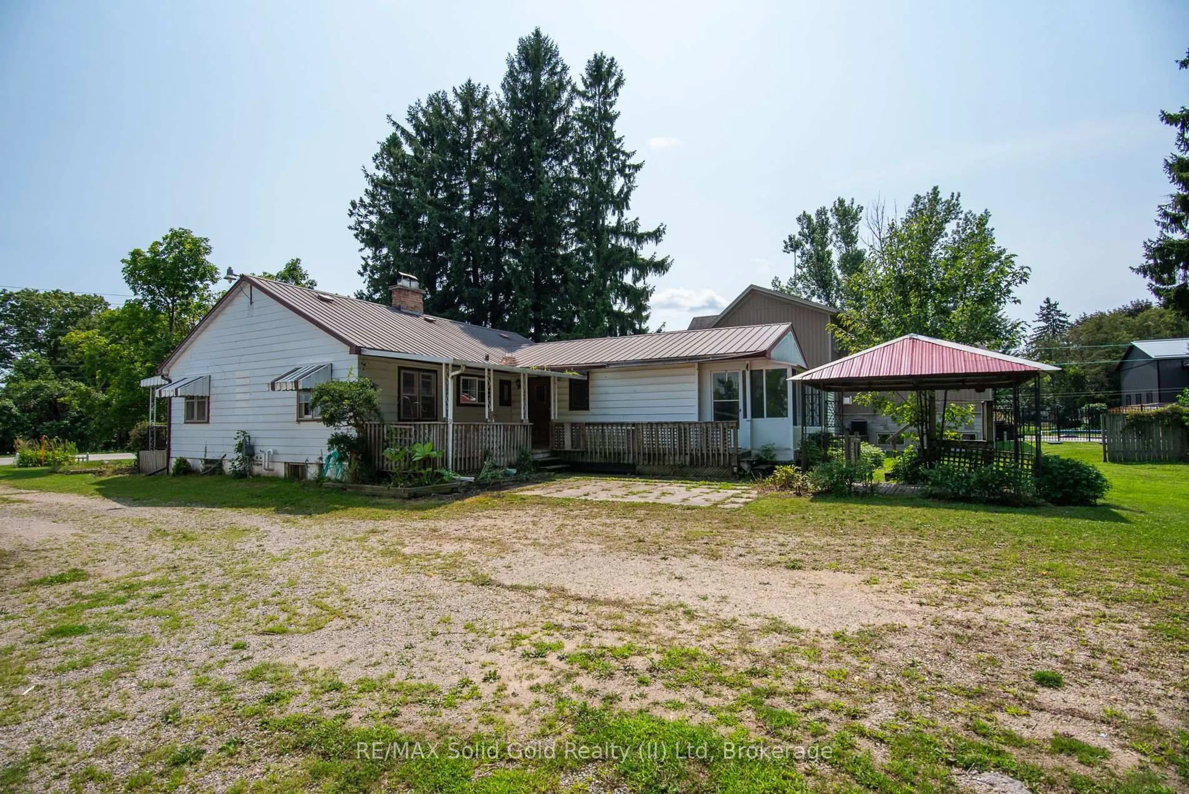 A pic from outside/outdoor area/front of a property/back of a property/a pic from drone, unknown for 1310 Snyders Rd, Wilmot Ontario N3A 3L3
