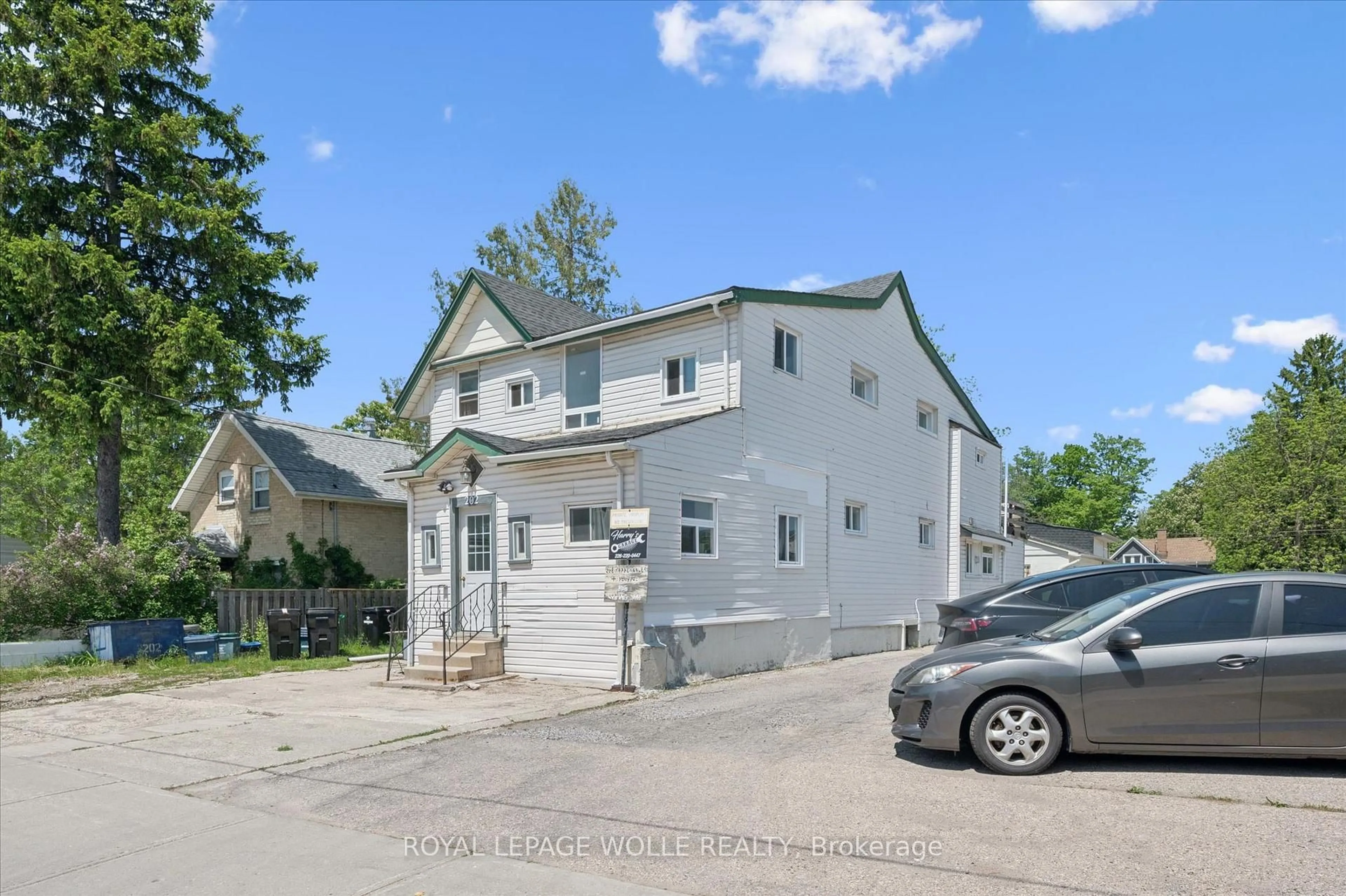 A pic from outside/outdoor area/front of a property/back of a property/a pic from drone, street for 202 Breithaupt St, Kitchener Ontario N2H 5H4