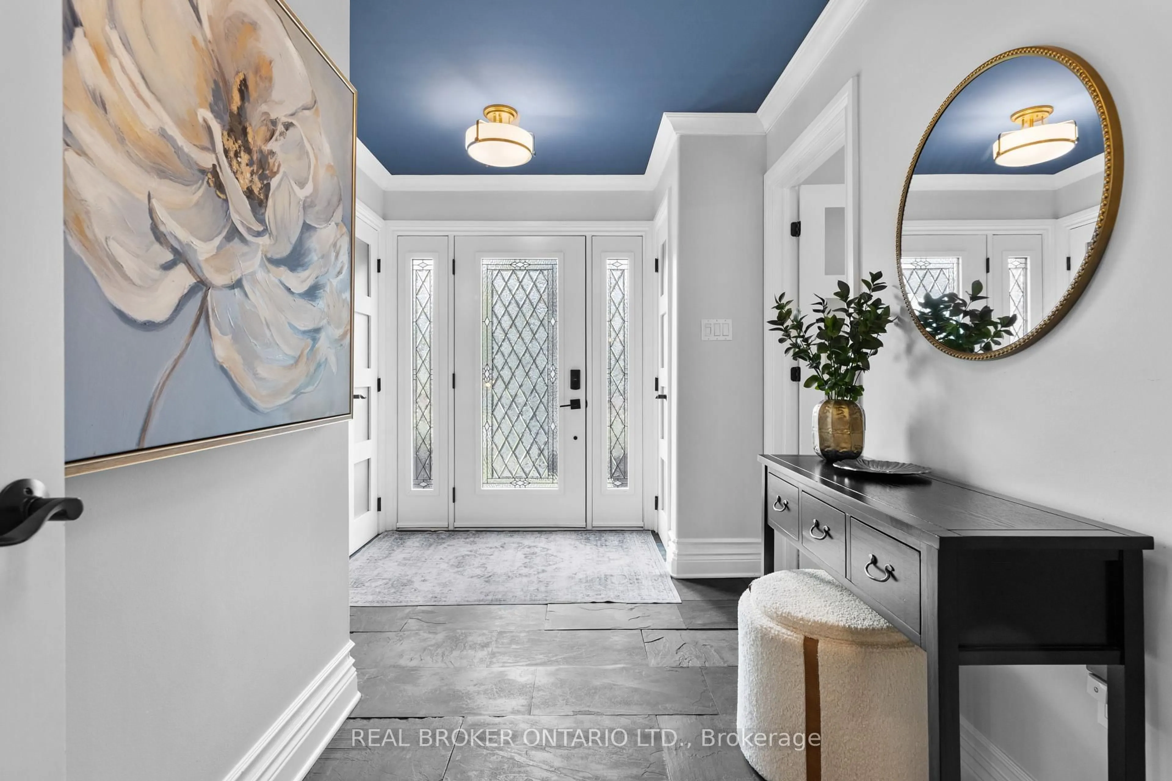 Indoor entryway for 27 Garrison Dr, North Grenville Ontario K0G 1J0