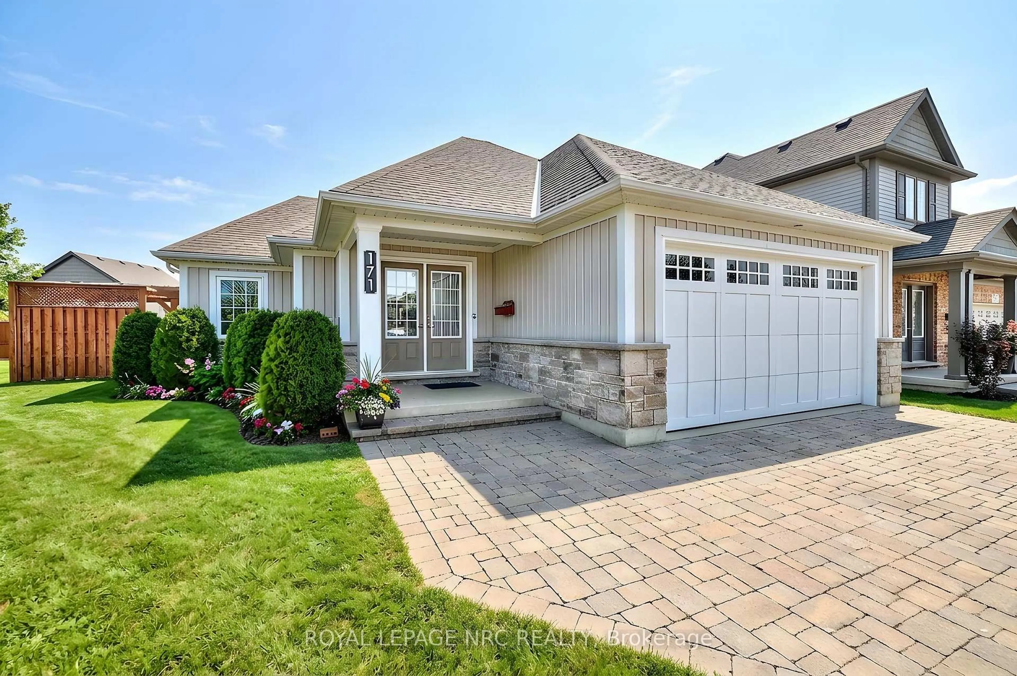 Home with brick exterior material, street for 171 Classic Ave, Welland Ontario L3B 0A3