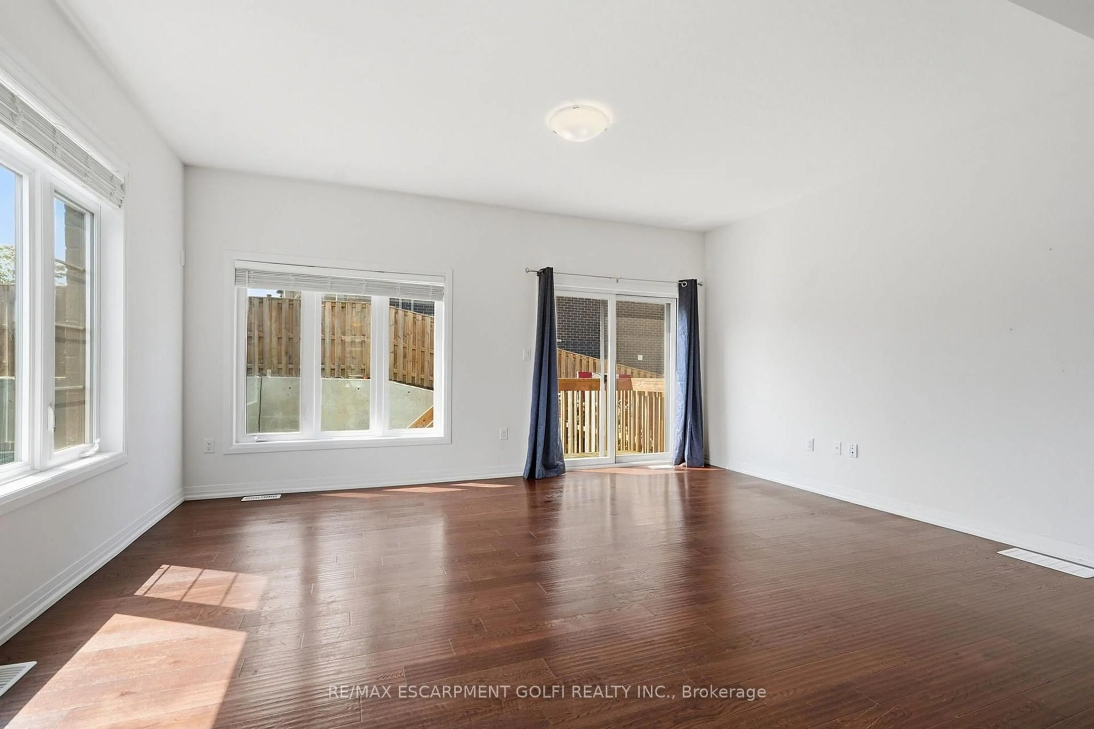 A pic of a room for 3996 CROWN St, Lincoln Ontario L3J 0S6