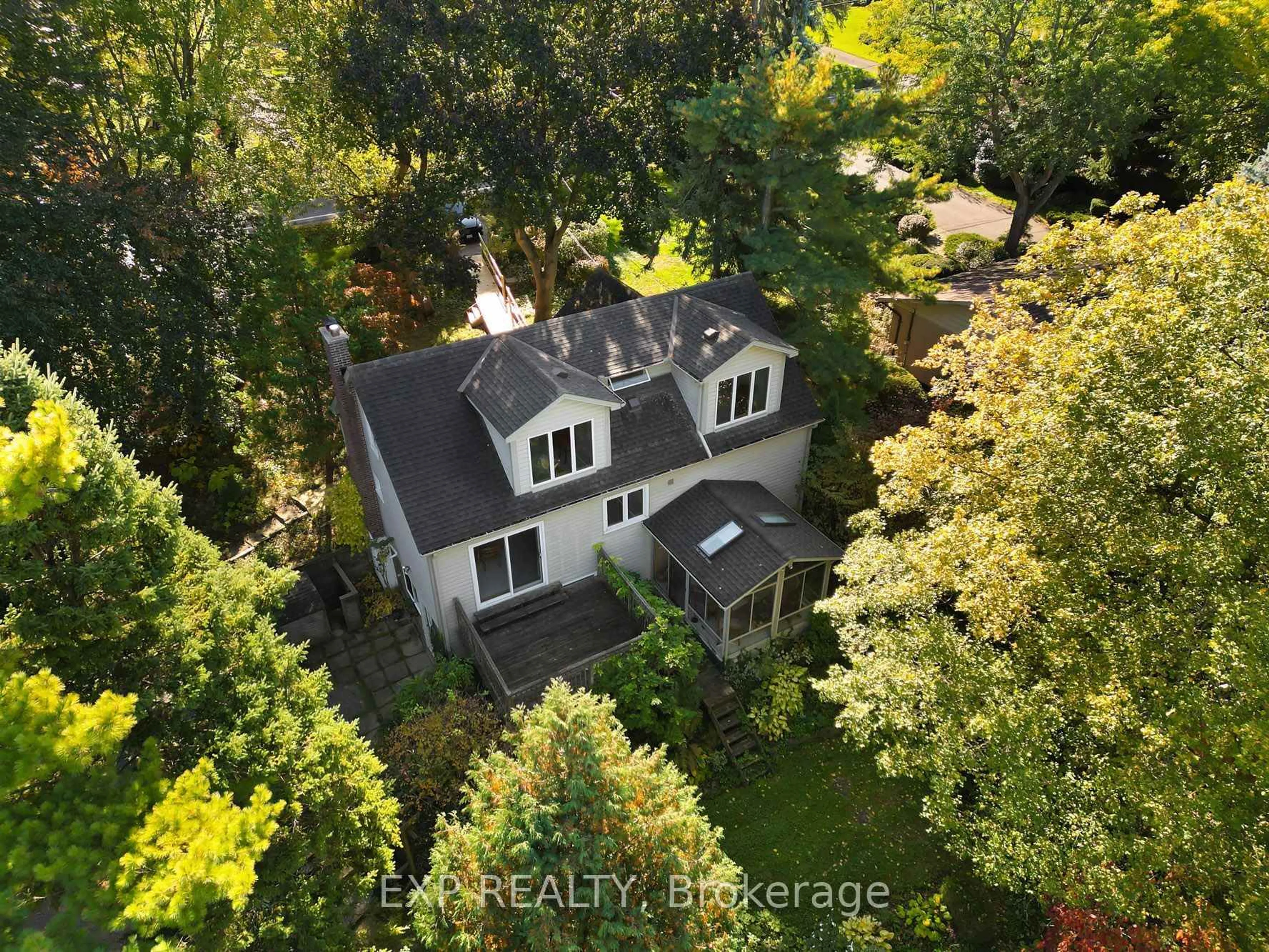 A pic from outside/outdoor area/front of a property/back of a property/a pic from drone, forest/trees view for 2052 York Rd, Niagara-on-the-Lake Ontario L0S 1J0