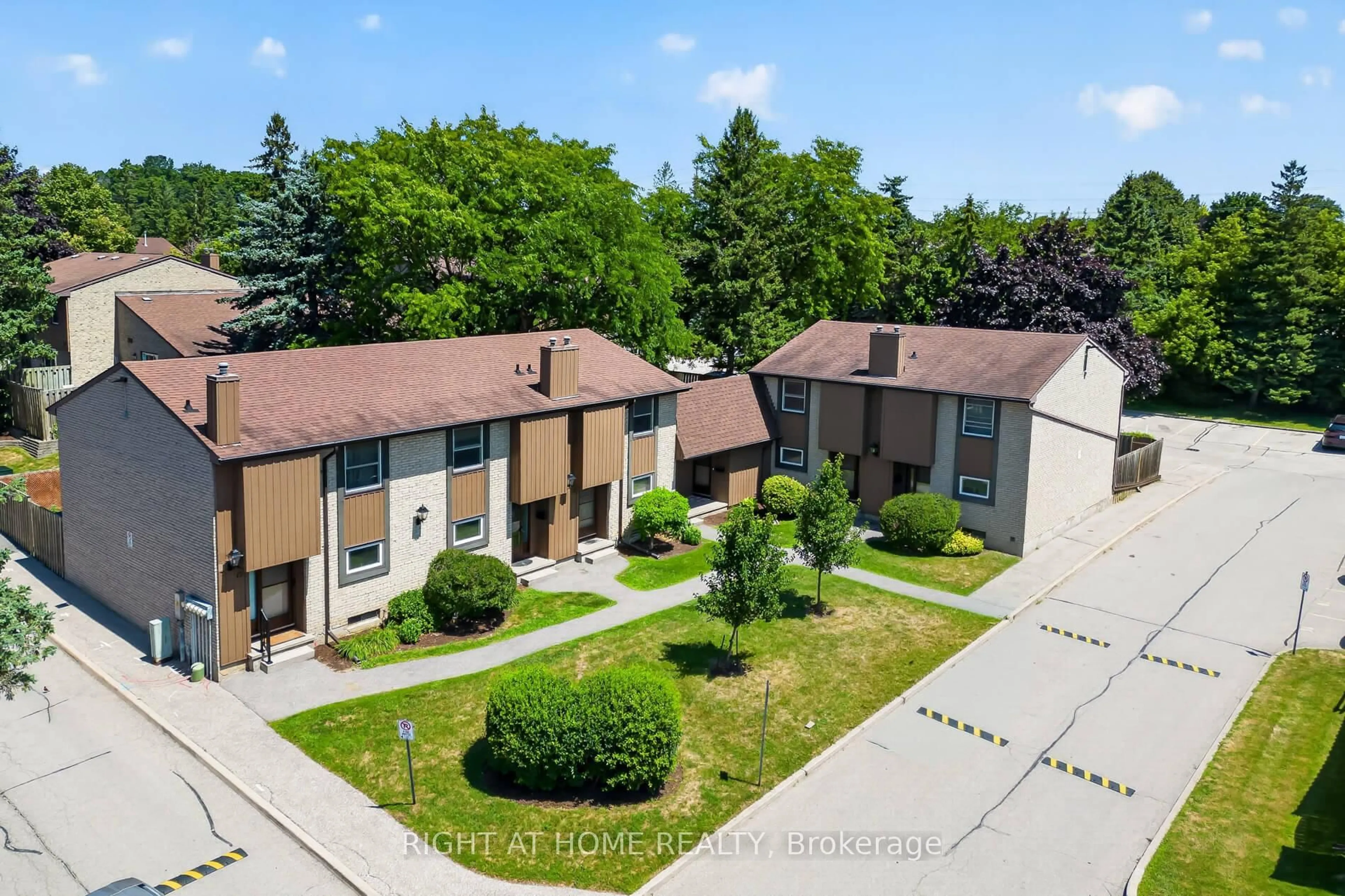 A pic from outside/outdoor area/front of a property/back of a property/a pic from drone, street for 215 Glamis Rd #11, Cambridge Ontario N1R 6V8