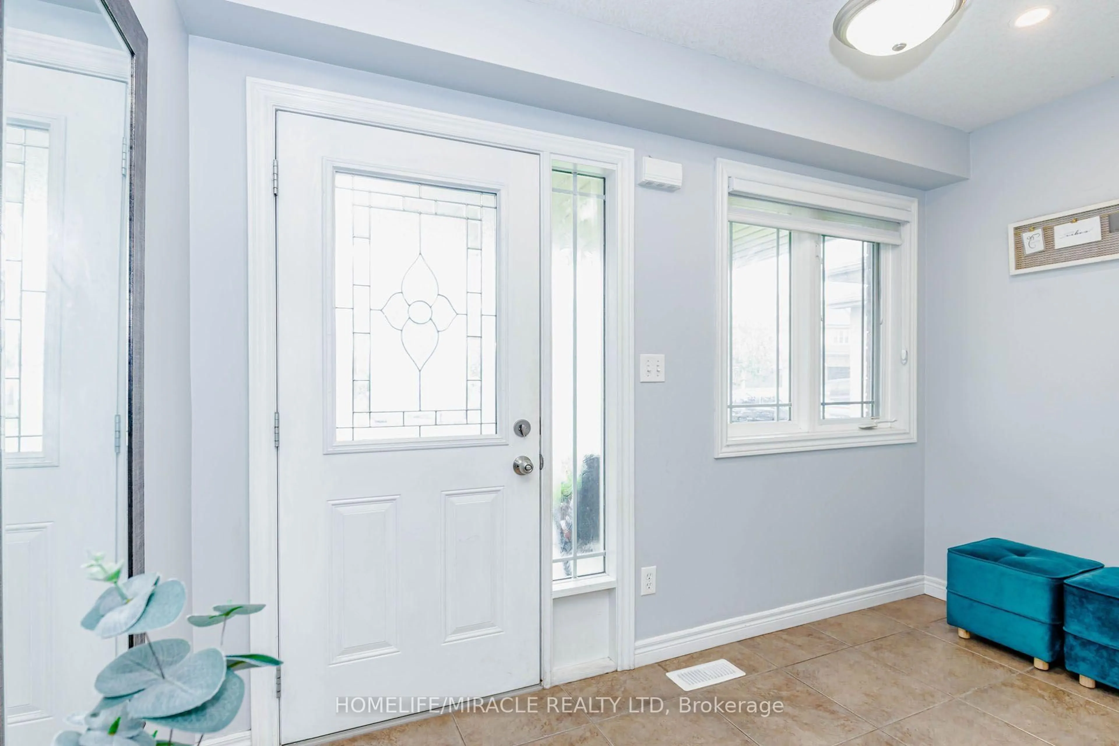 Indoor entryway for 39 Washburn Dr, Guelph Ontario N1E 0B6