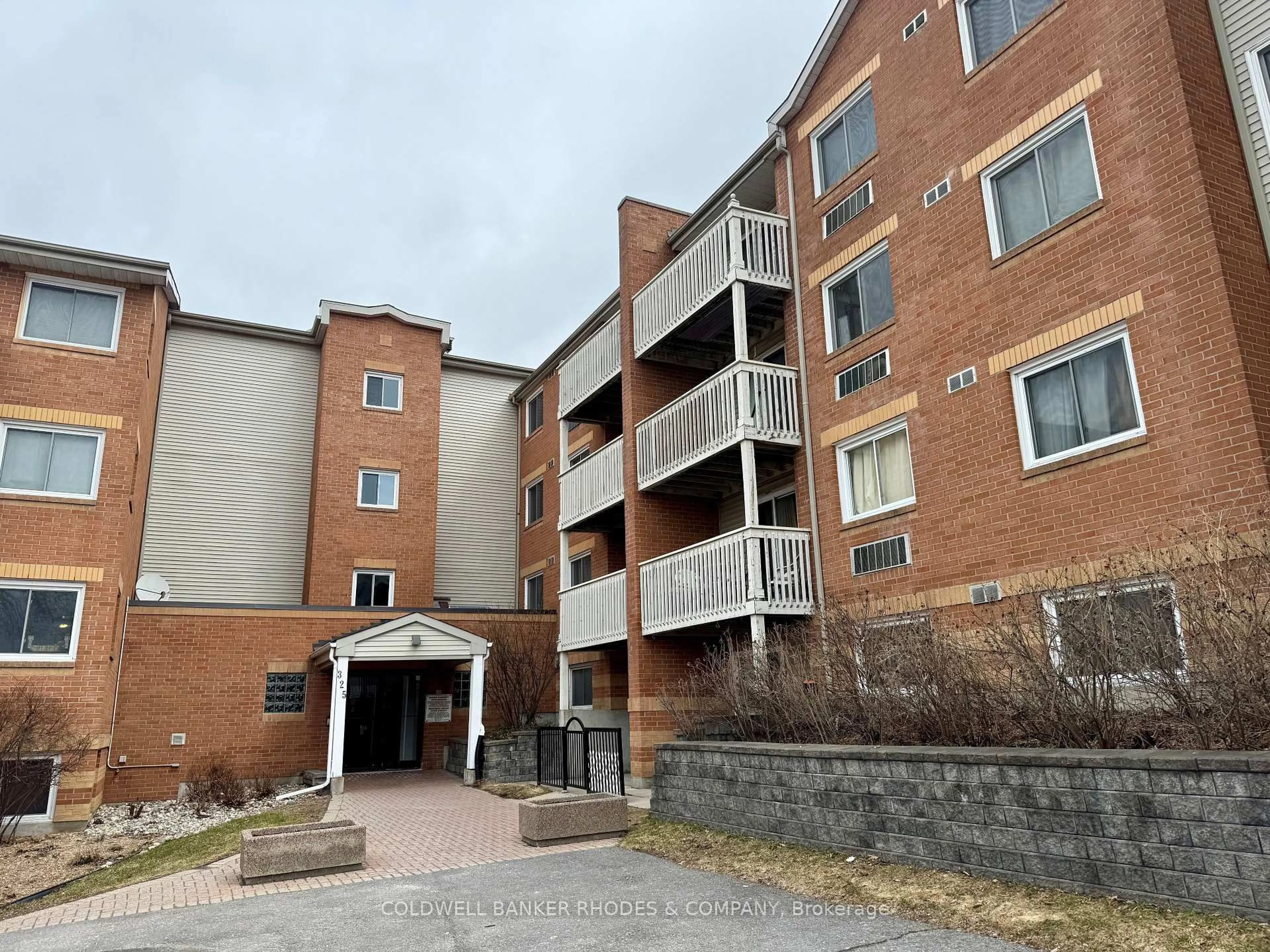 A pic from outside/outdoor area/front of a property/back of a property/a pic from drone, building for 325 Centrum Blvd #205, Ottawa Ontario K1E 3W8