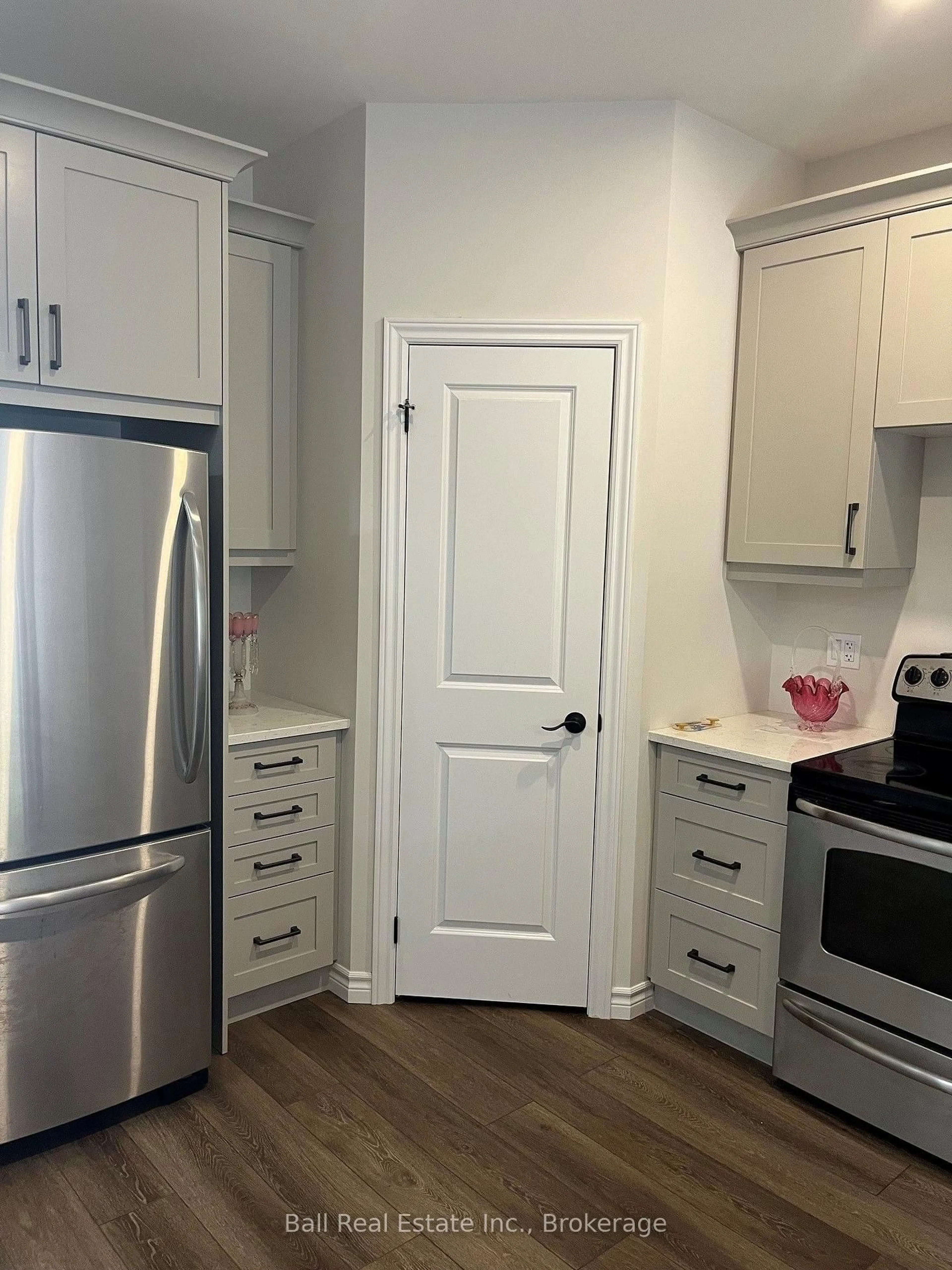 Standard kitchen, wood/laminate floor for 13 Carrick St, Stirling Ontario K0K 3E0