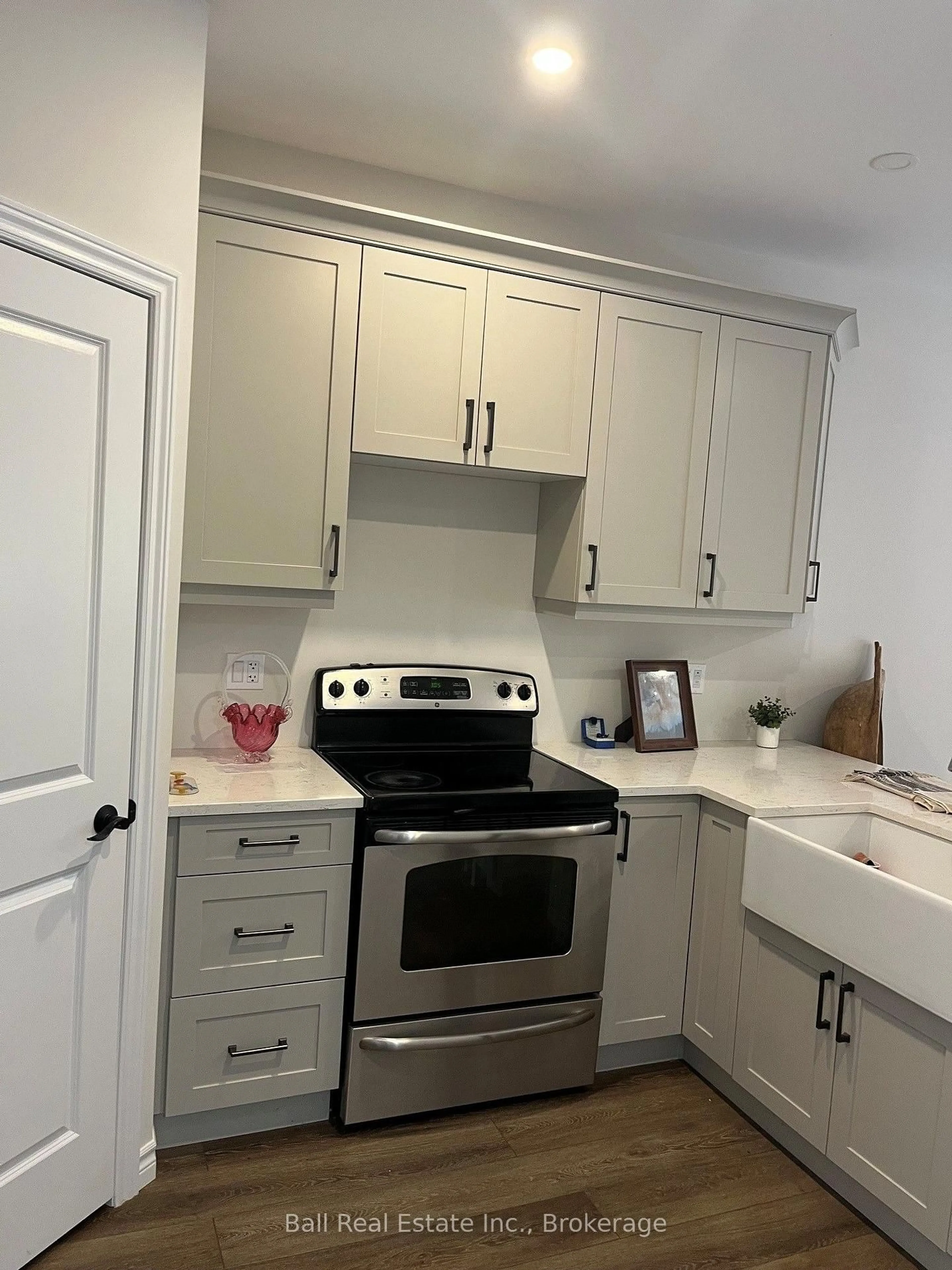 Standard kitchen, unknown for 13 Carrick St, Stirling Ontario K0K 3E0