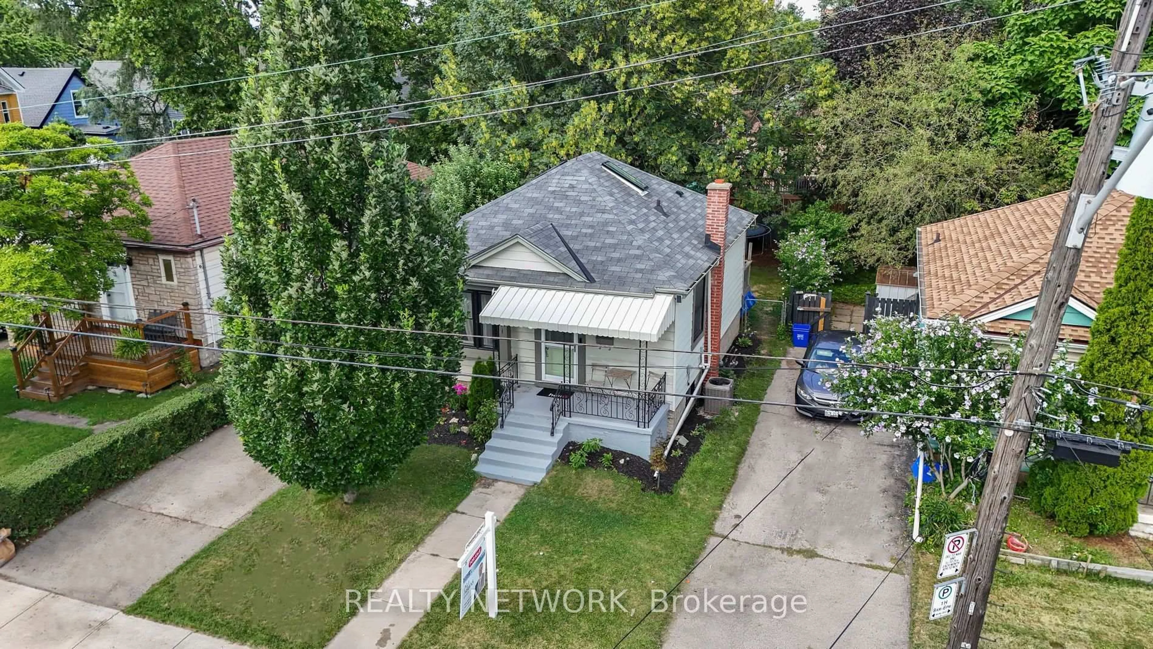 A pic from outside/outdoor area/front of a property/back of a property/a pic from drone, street for 197 Crockett St, Hamilton Ontario L8V 1H3
