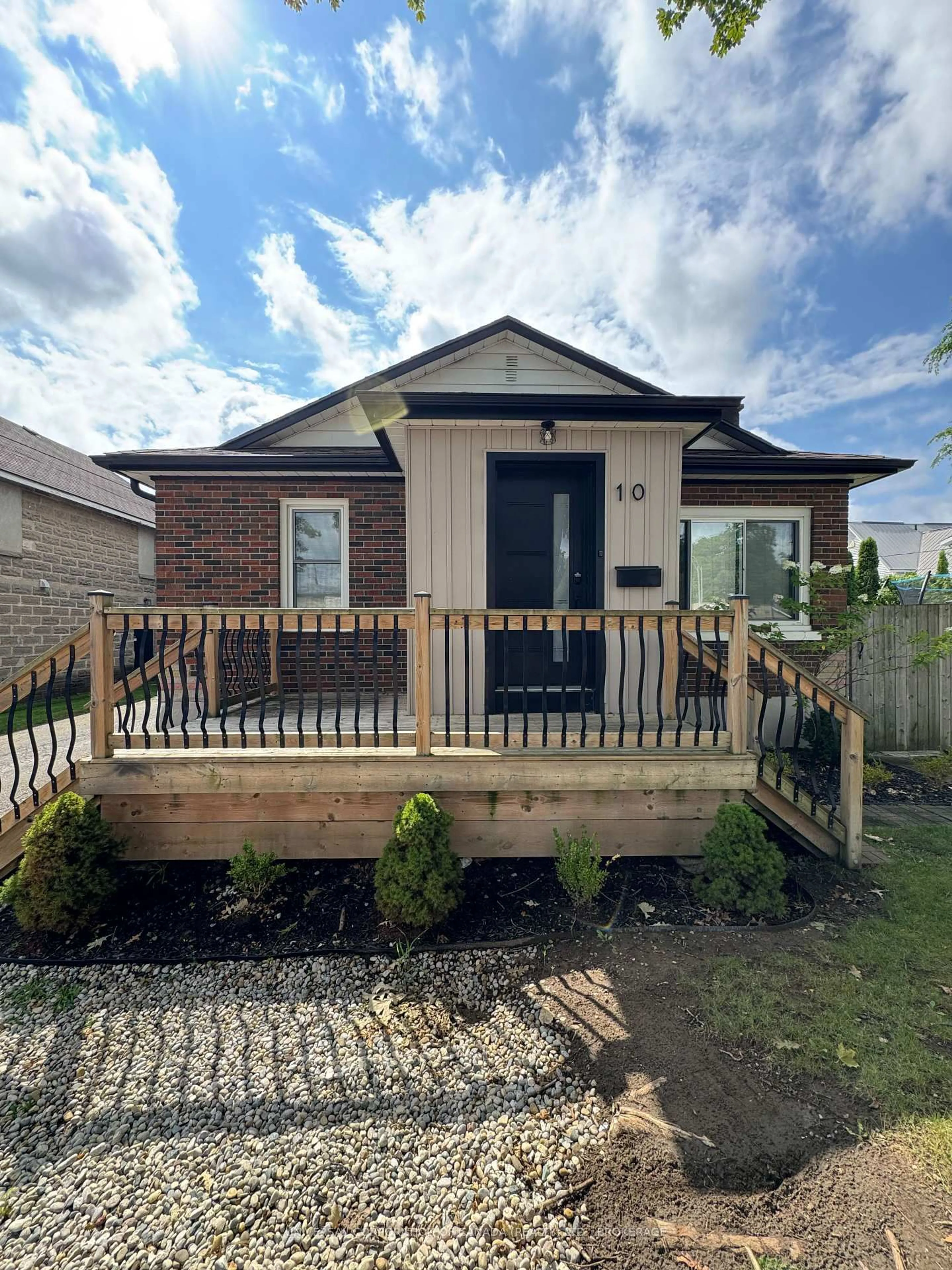 Home with vinyl exterior material, street for 10 East St, Aylmer Ontario N5H 1W2