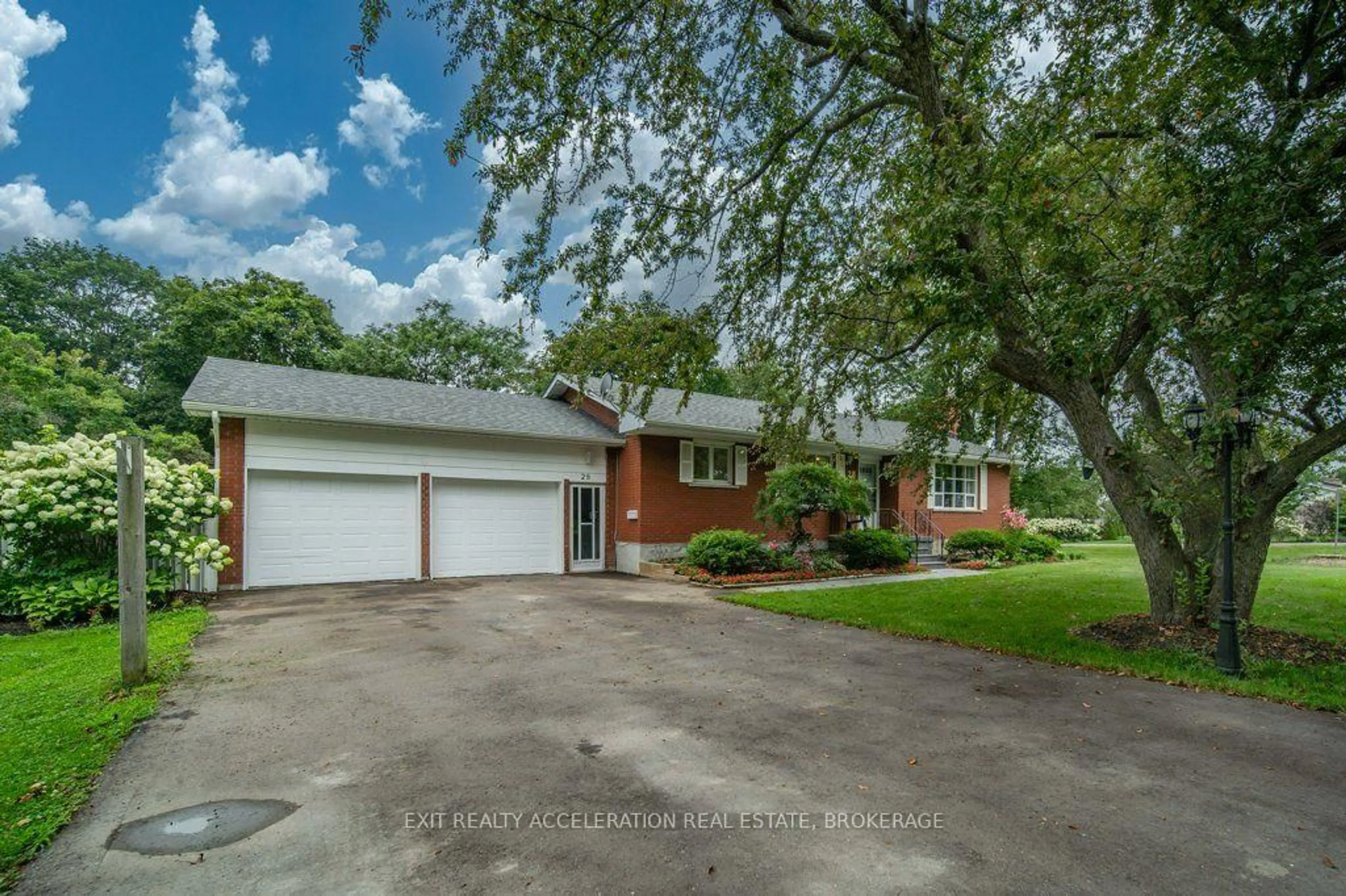 A pic from outside/outdoor area/front of a property/back of a property/a pic from drone, street for 28 Southcrest Dr, Greater Napanee Ontario K7R 3K2