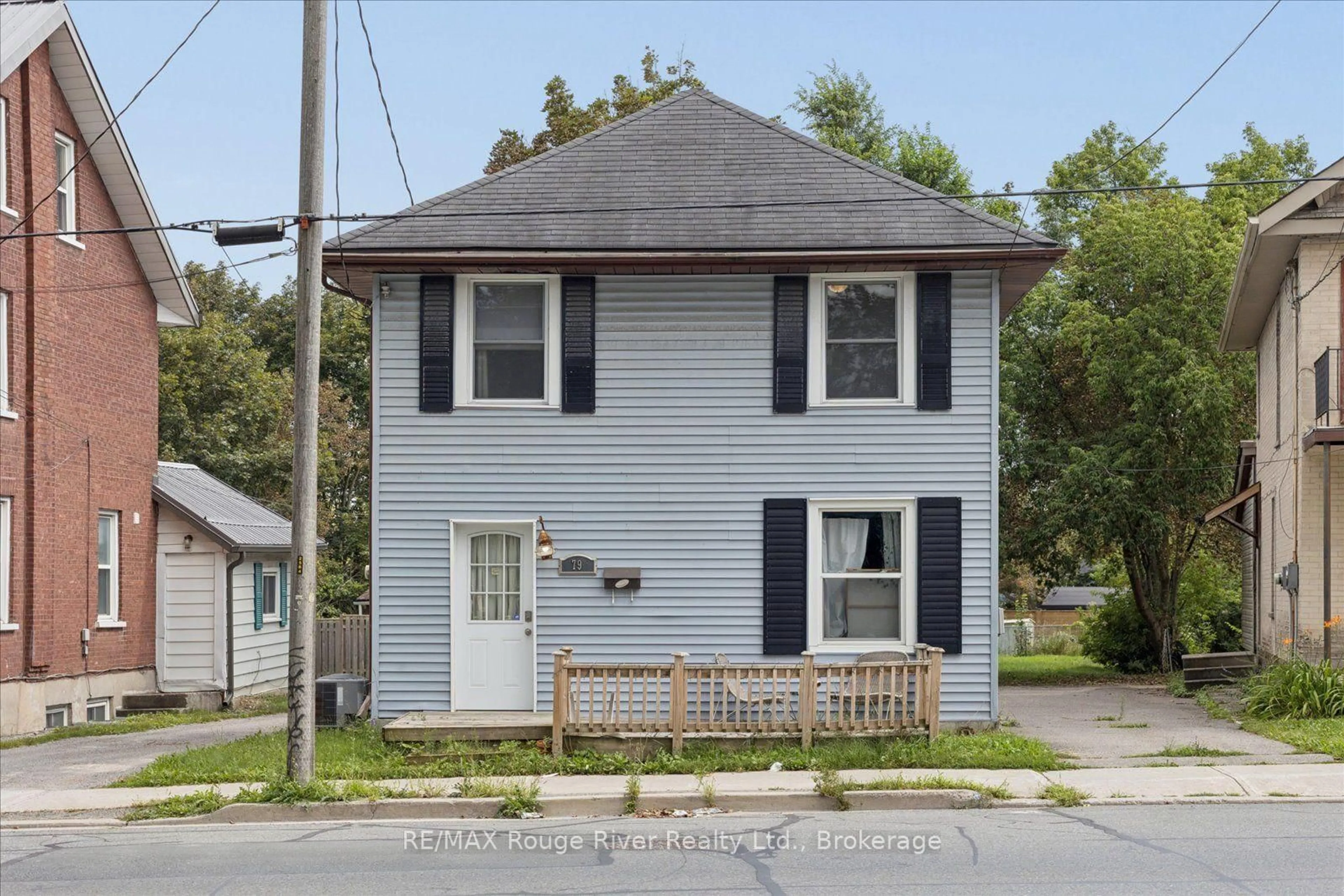 Home with vinyl exterior material, street for 79 Parkhill Rd, Peterborough Ontario K9H 3G7