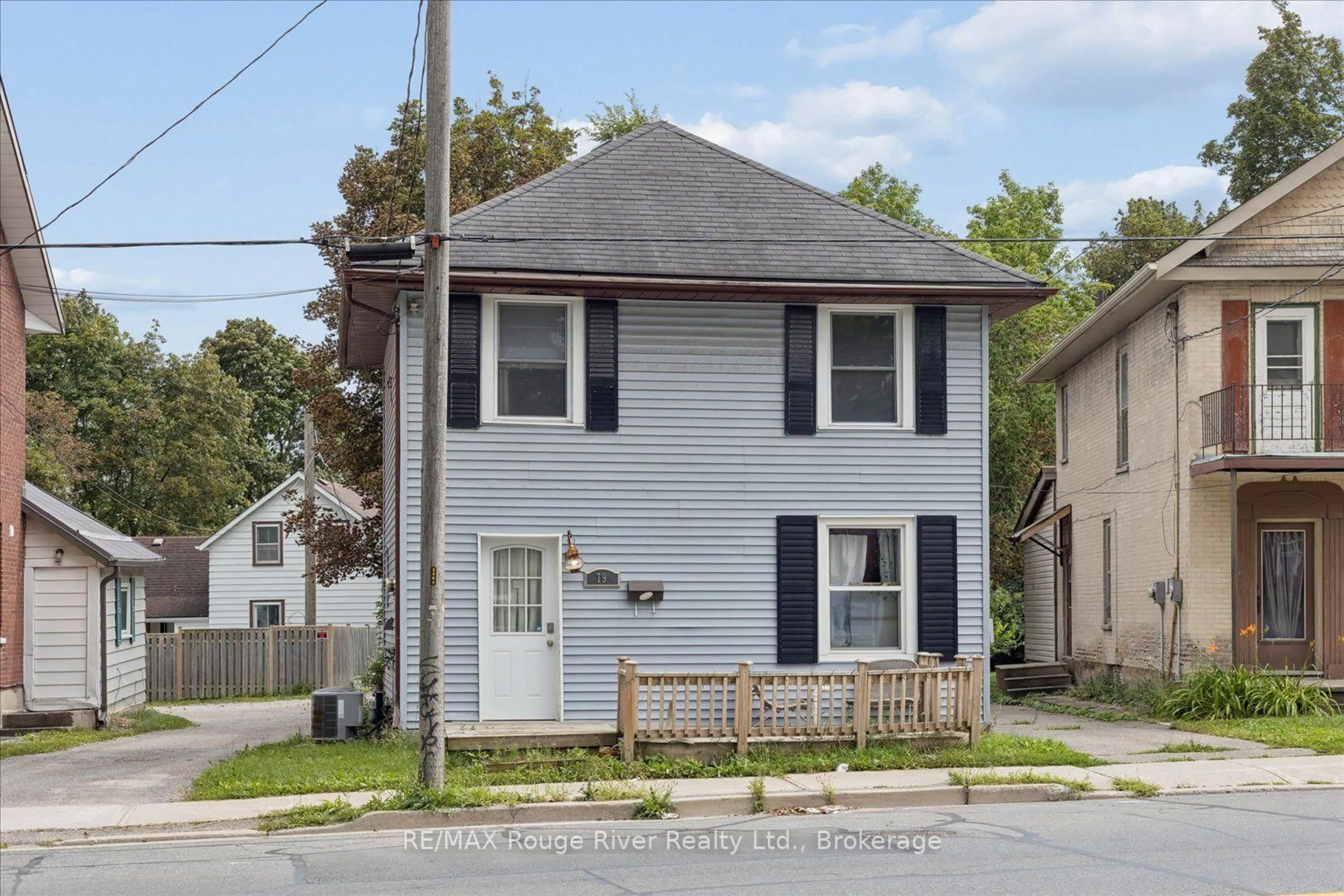 Home with vinyl exterior material, street for 79 Parkhill Rd, Peterborough Ontario K9H 3G7