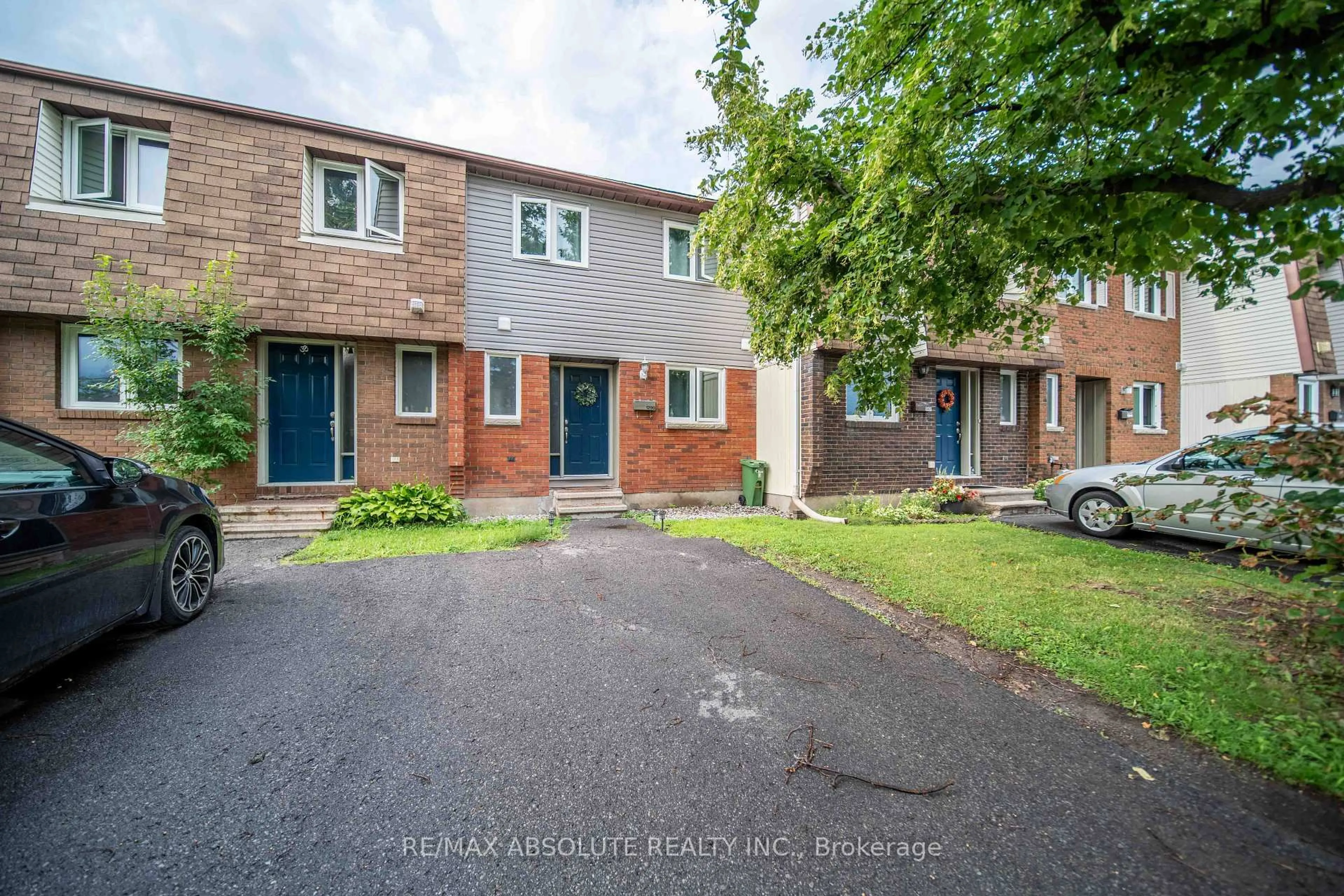 A pic from outside/outdoor area/front of a property/back of a property/a pic from drone, street for 1299 Cedarcroft Cres #25, Ottawa Ontario K1B 5G9