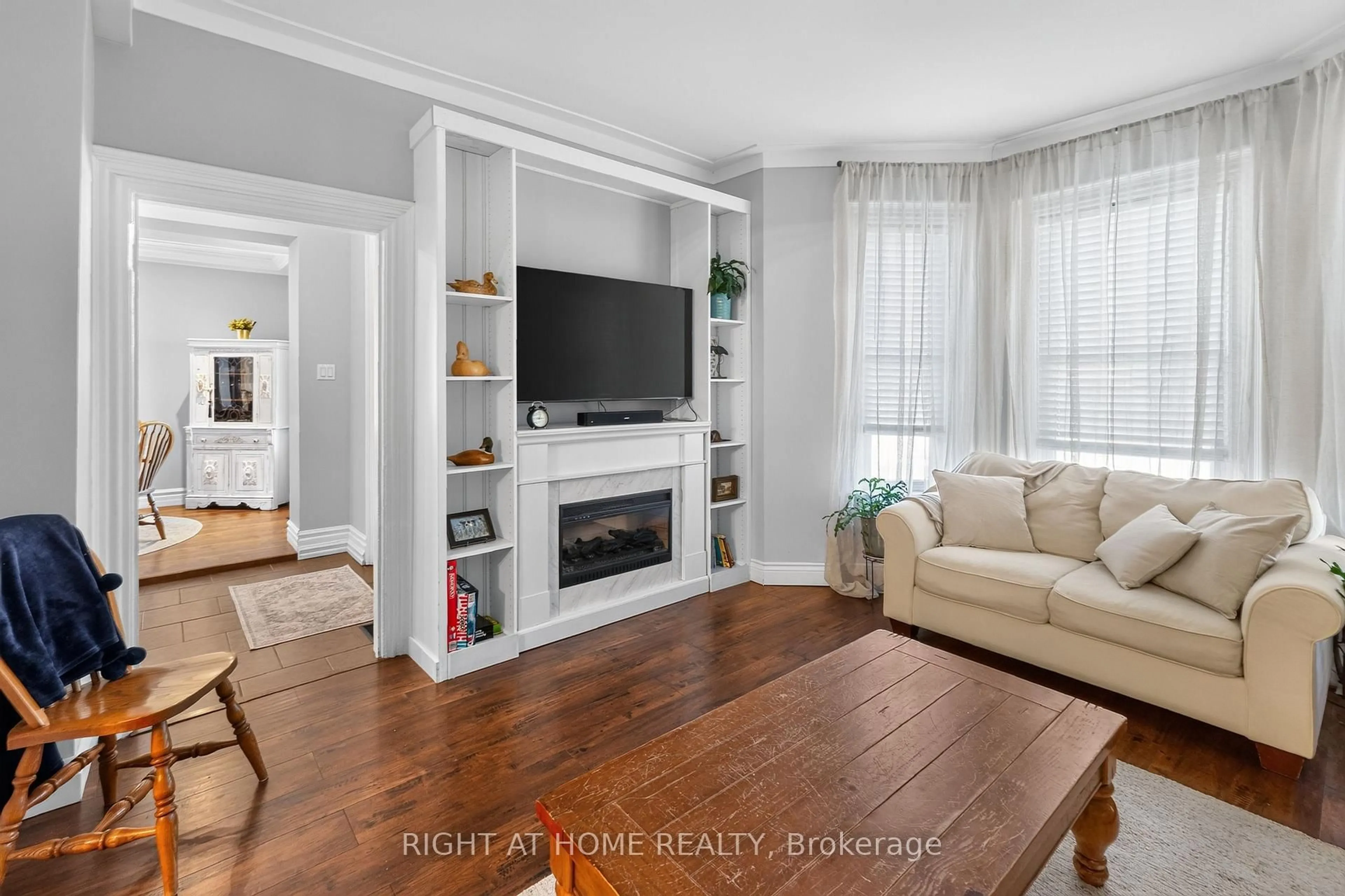 Living room with furniture, unknown for 41 Hincks St, St. Thomas Ontario N5R 3N8