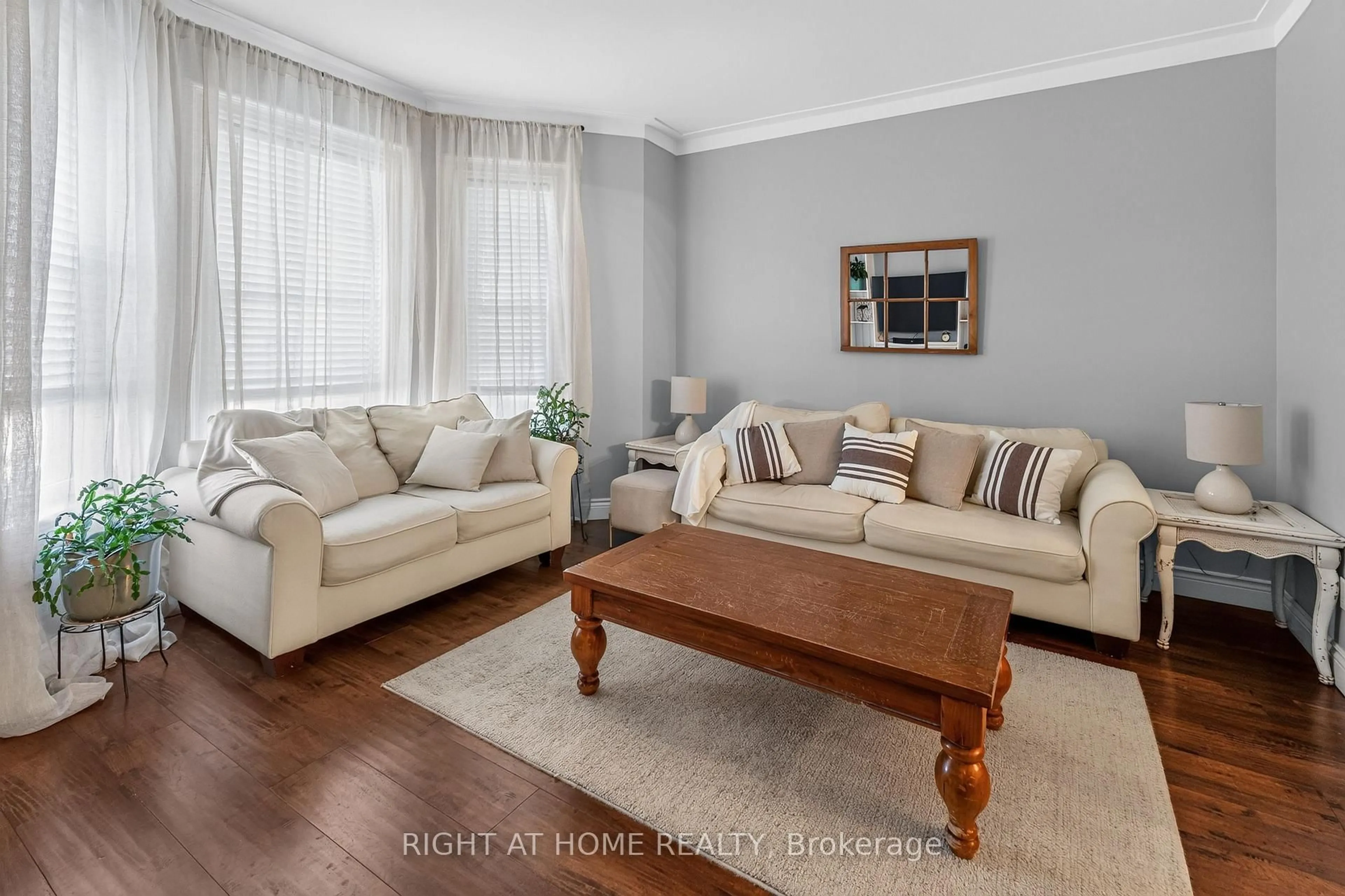Living room with furniture, unknown for 41 Hincks St, St. Thomas Ontario N5R 3N8