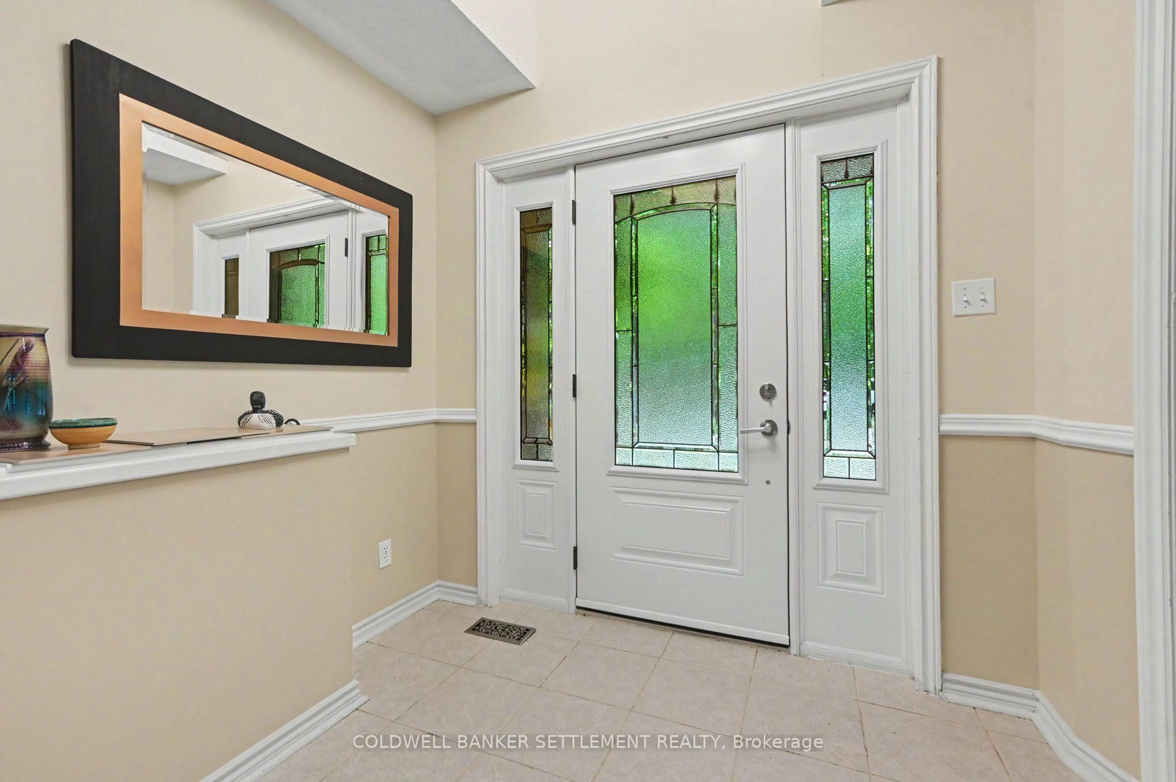 Indoor entryway for 280 Lakewood Rd, Perth Ontario K7H 0C7