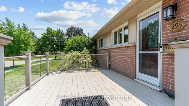 295 Tweedsmuir Ave, London East 2