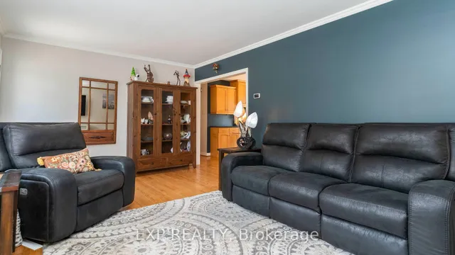 295 Tweedsmuir Ave, London East 5